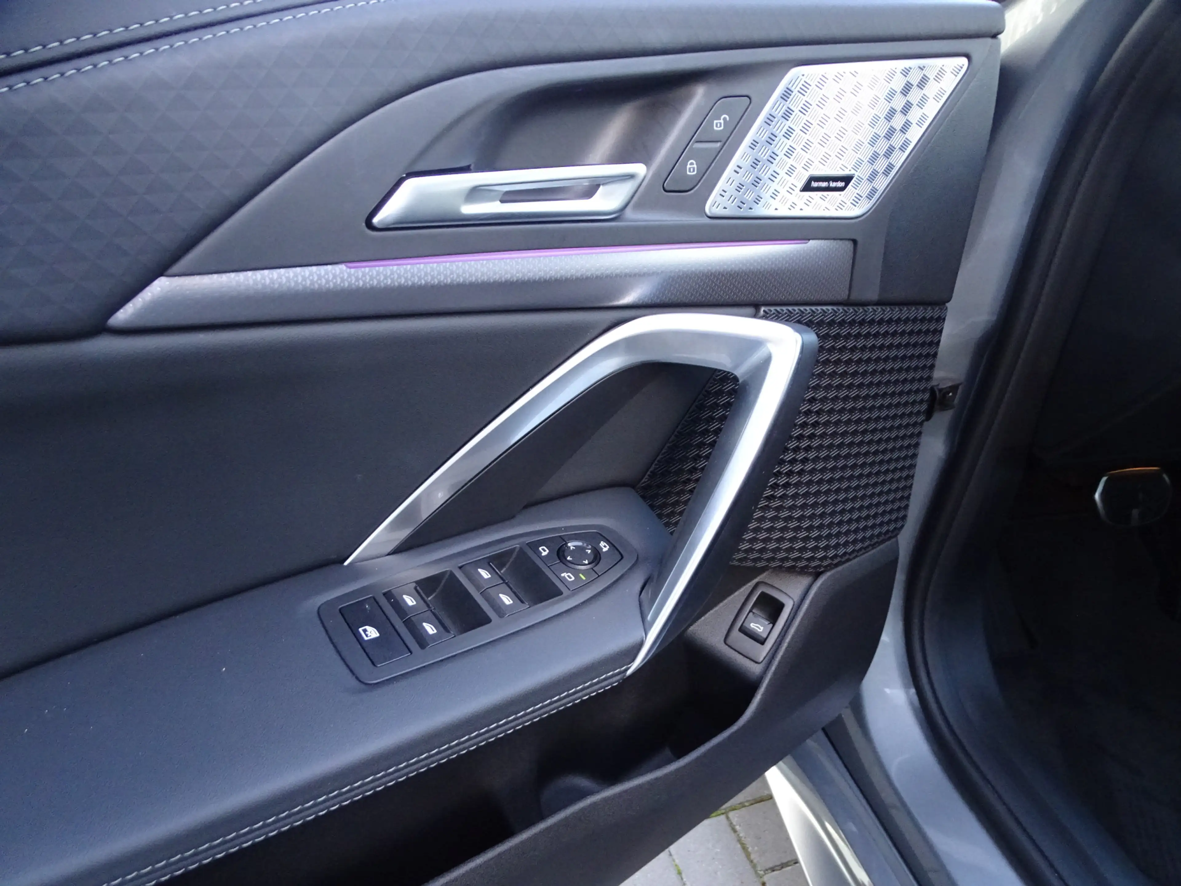 BMW iX2 eDrive20 M Sport Panoramadak Head-Up Harman Kardon — photo 25