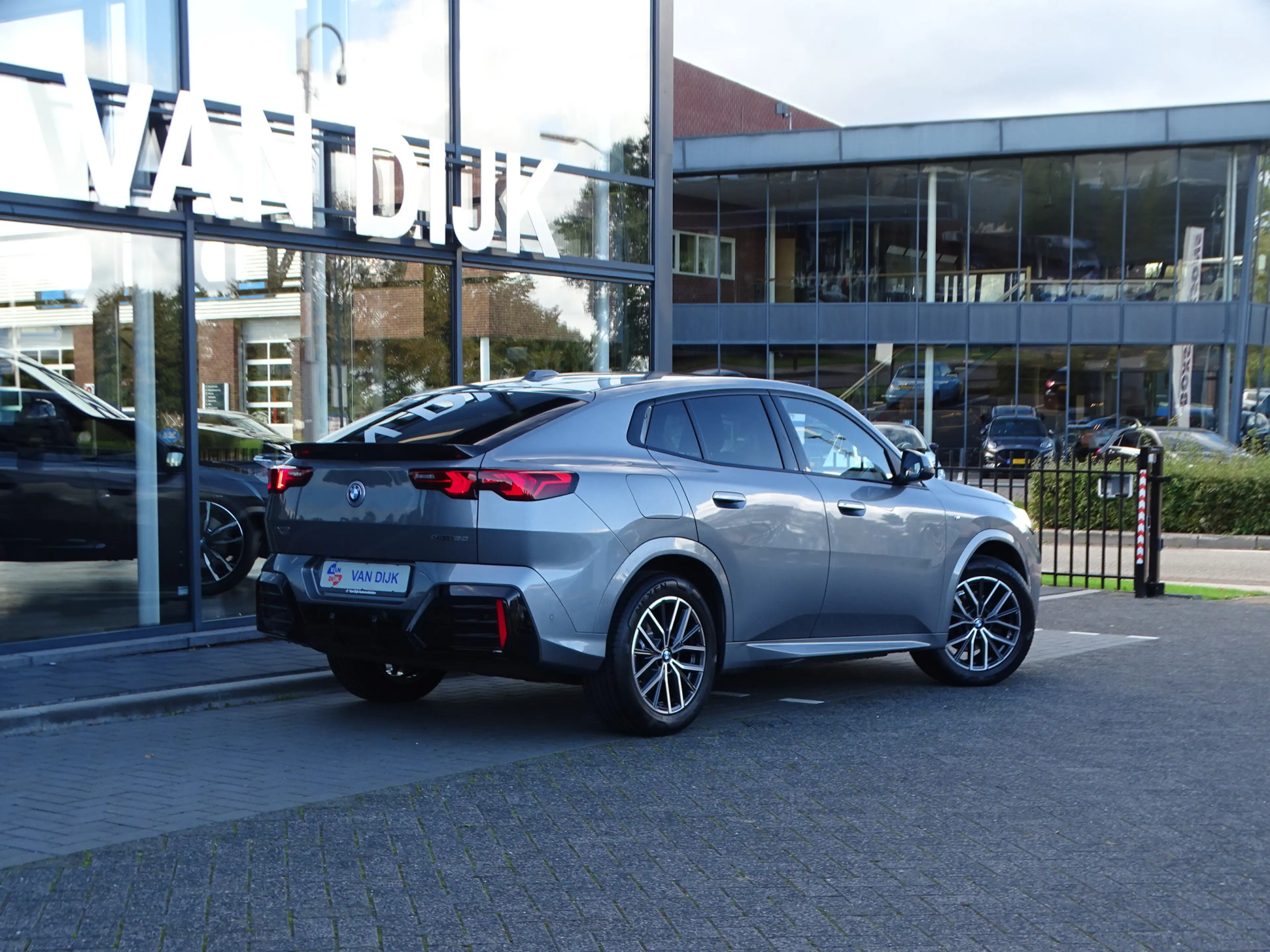 BMW iX2 eDrive20 M Sport Panoramadak Head-Up Harman Kardon — photo 45