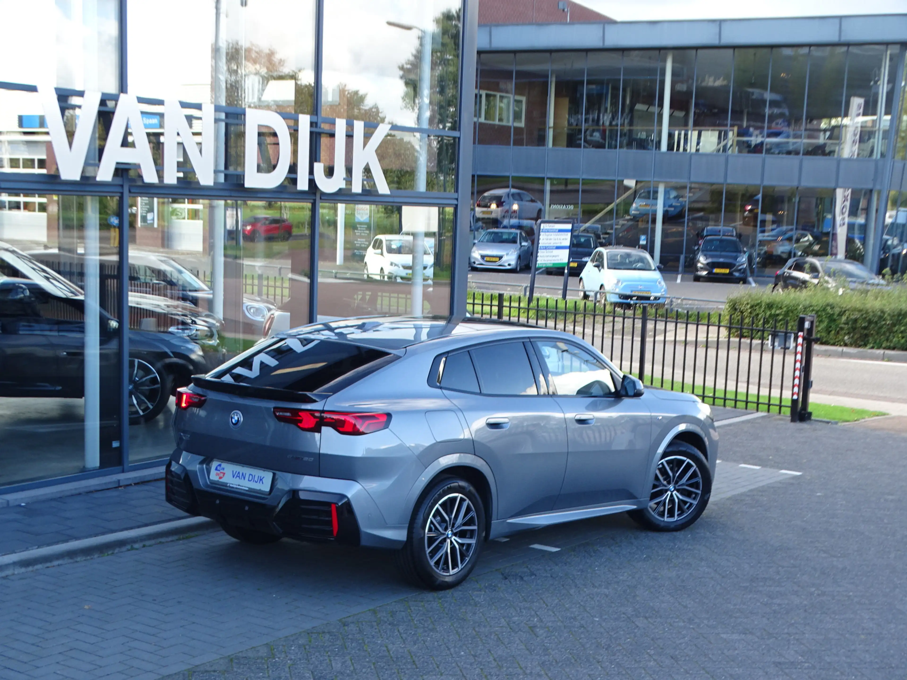 BMW iX2 eDrive20 M Sport Panoramadak Head-Up Harman Kardon — photo 46
