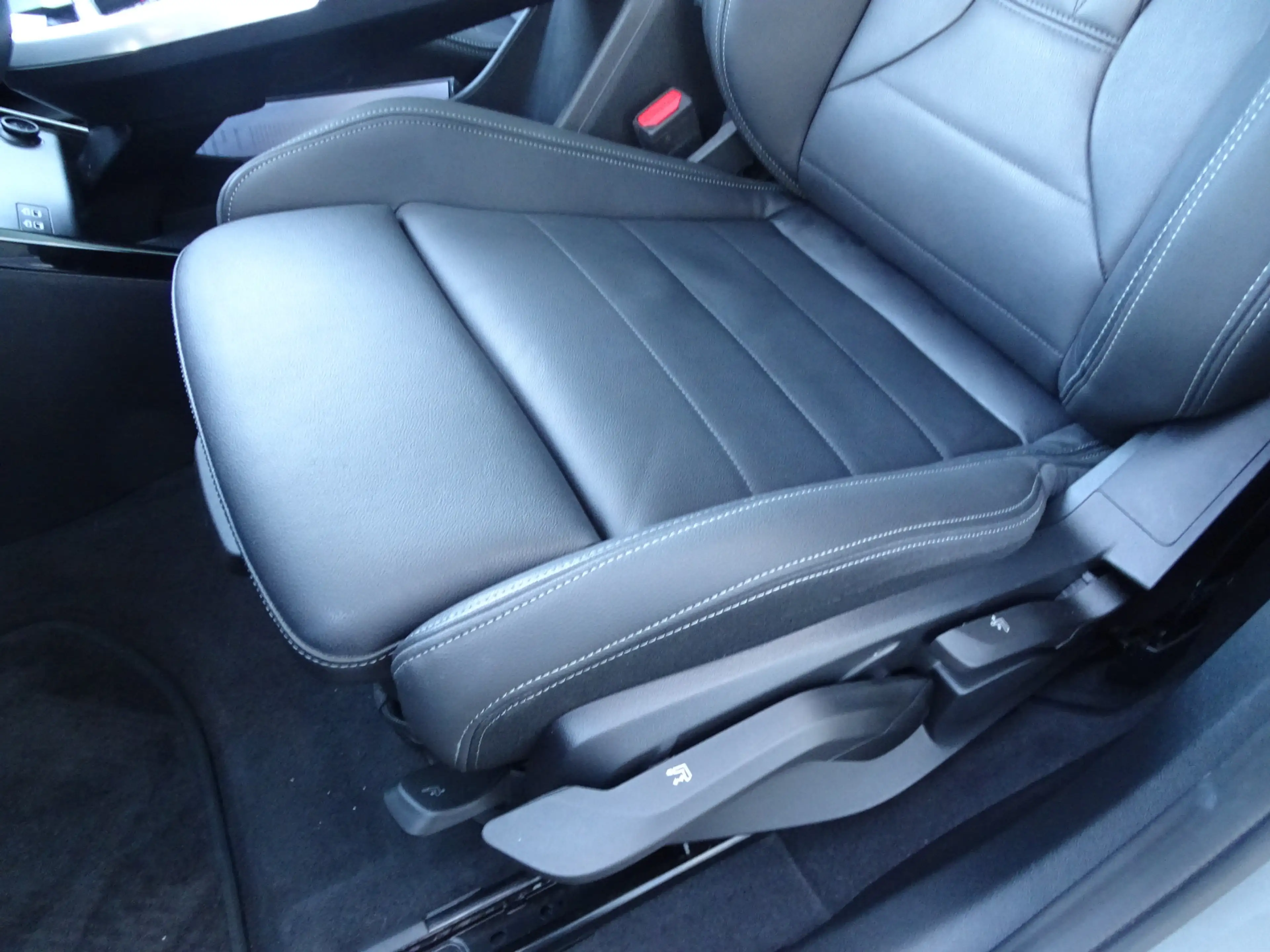 BMW iX2 eDrive20 M Sport Panoramadak Head-Up Harman Kardon — photo 27
