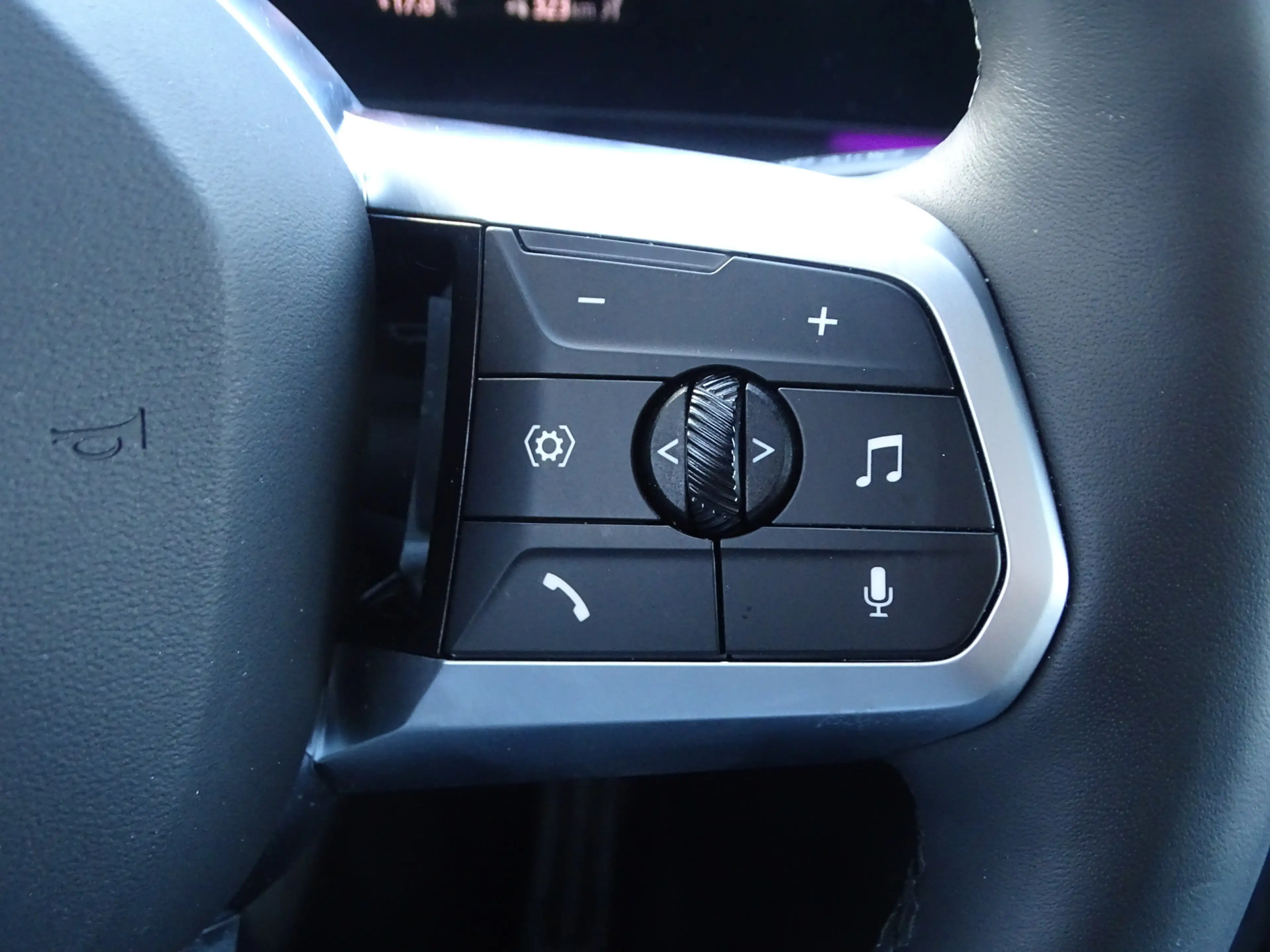BMW iX2 eDrive20 M Sport Panoramadak Head-Up Harman Kardon — photo 31