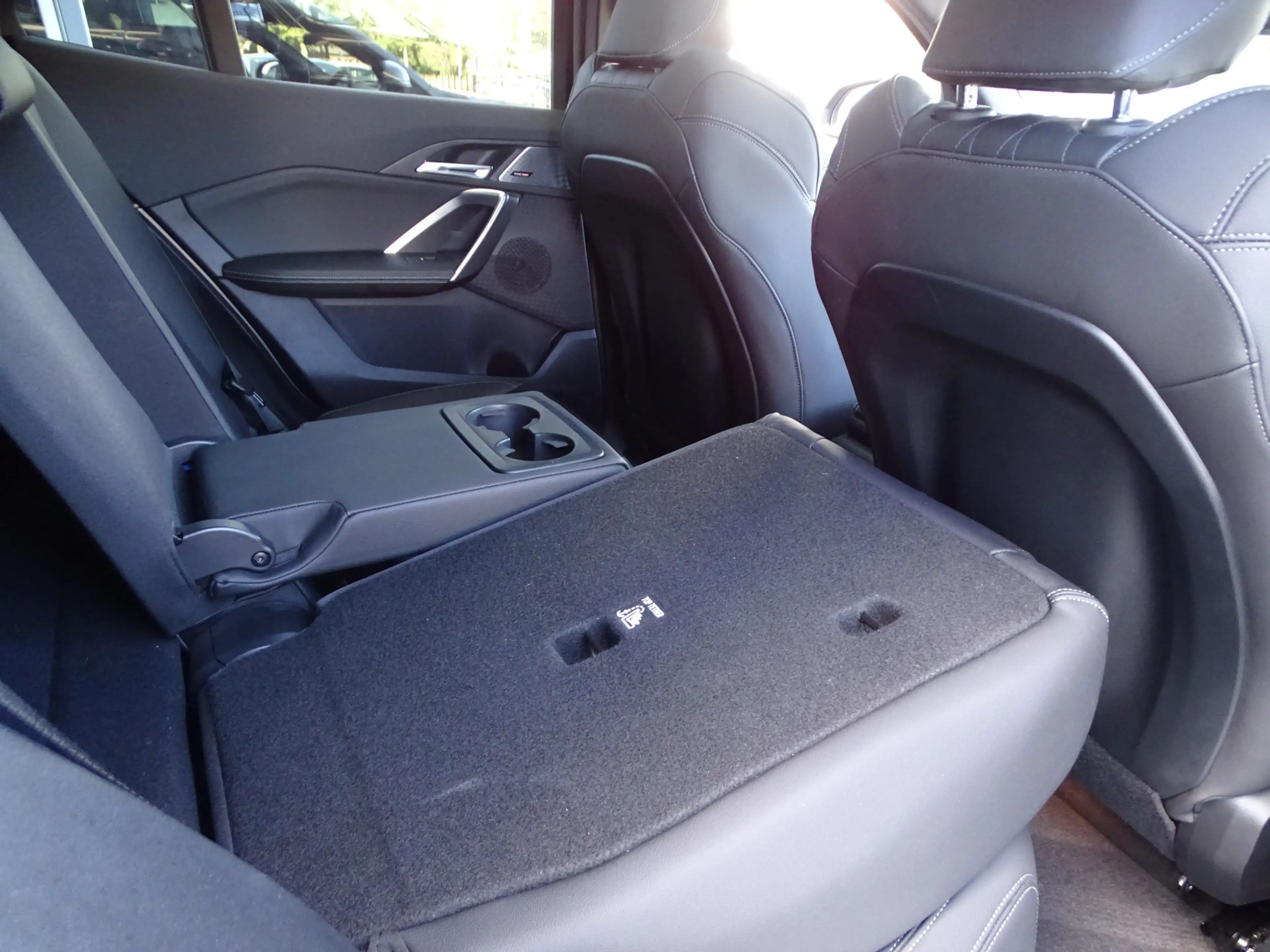 BMW iX2 eDrive20 M Sport Panoramadak Head-Up Harman Kardon — photo 13