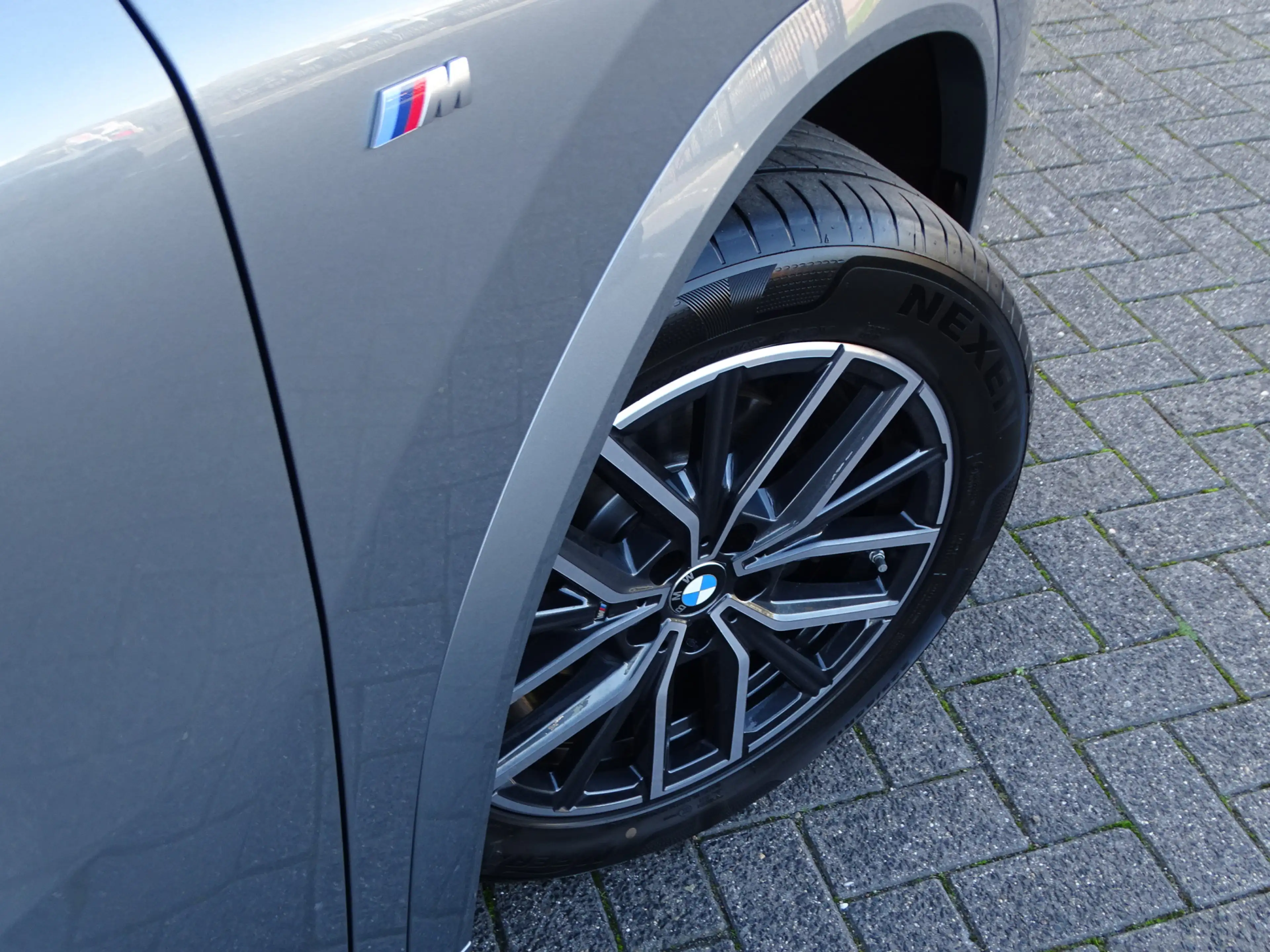 BMW iX2 eDrive20 M Sport Panoramadak Head-Up Harman Kardon — photo 49
