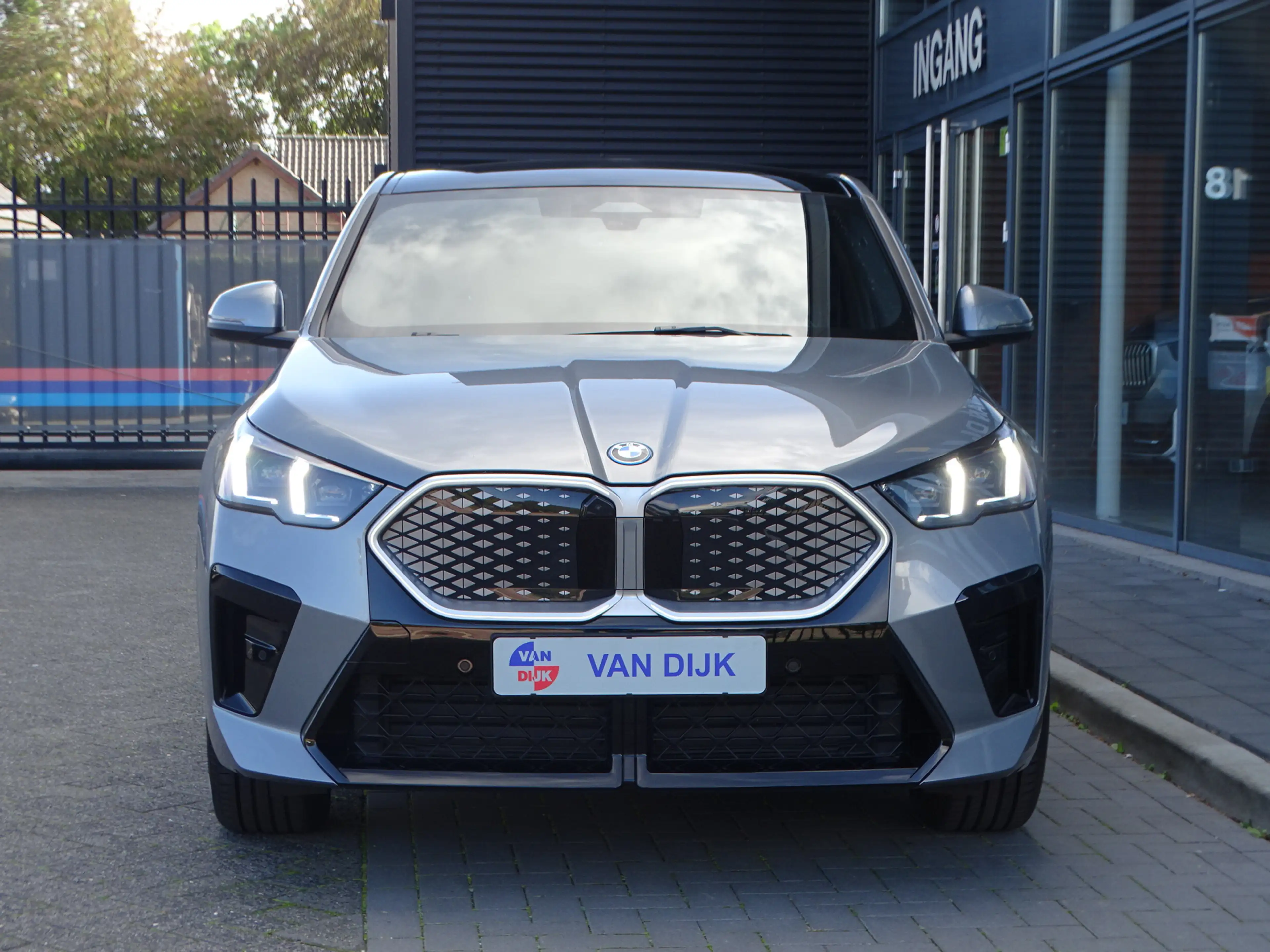 BMW iX2 eDrive20 M Sport Panoramadak Head-Up Harman Kardon — photo 4