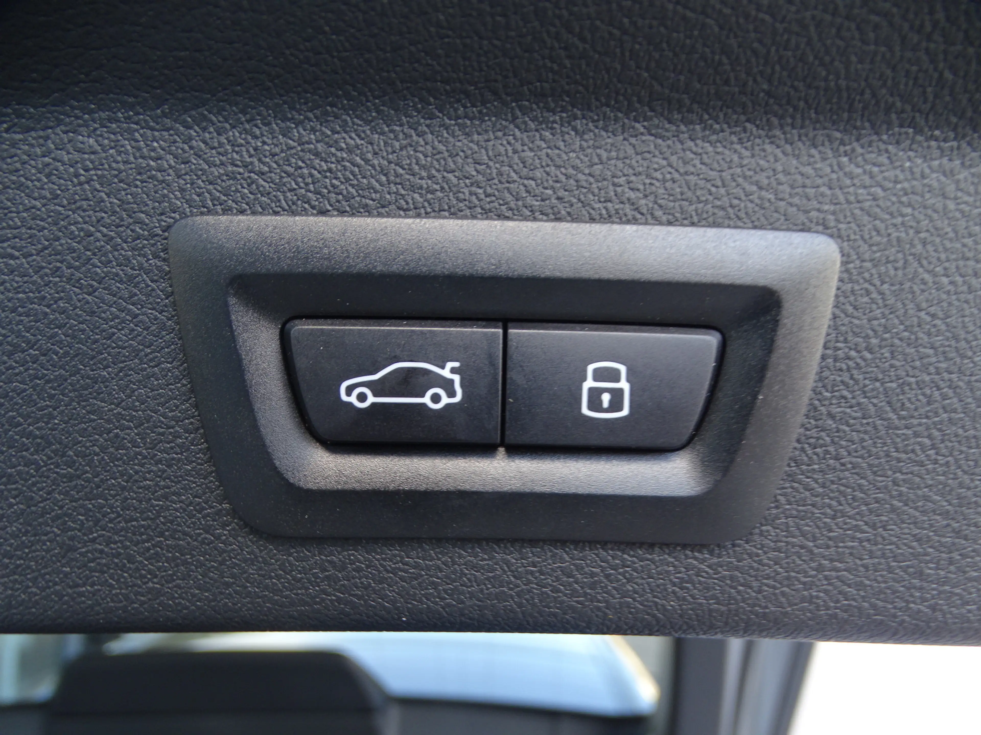 BMW iX2 eDrive20 M Sport Panoramadak Head-Up Harman Kardon — photo 16