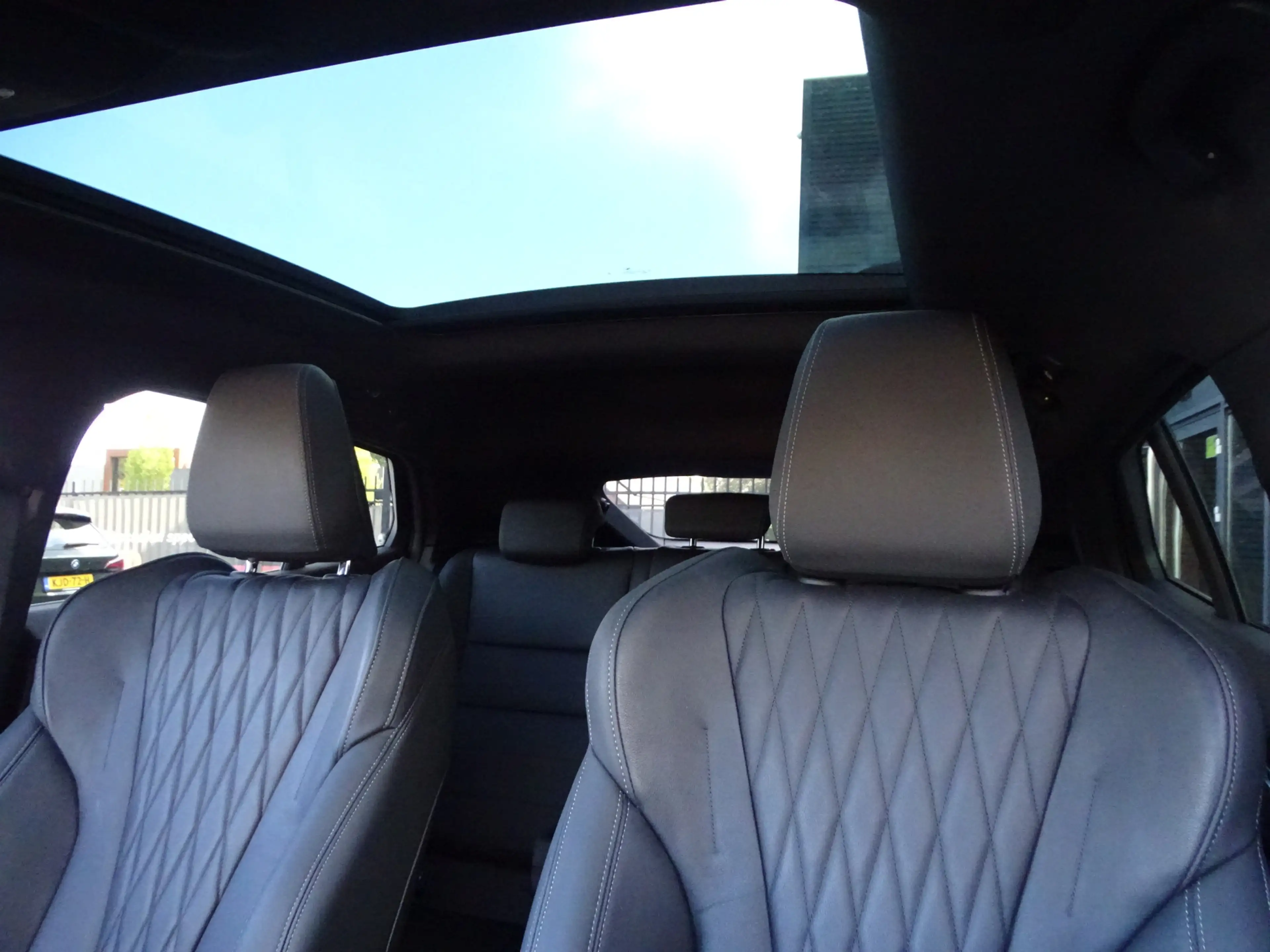 BMW iX2 eDrive20 M Sport Panoramadak Head-Up Harman Kardon — photo 24