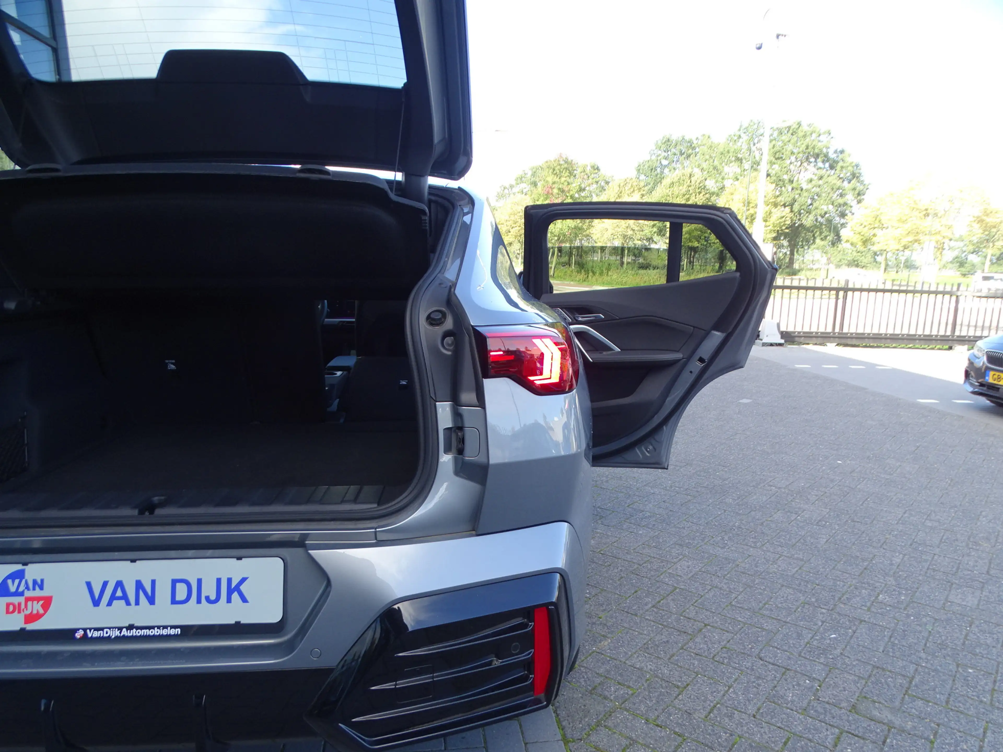 BMW iX2 eDrive20 M Sport Panoramadak Head-Up Harman Kardon — photo 15