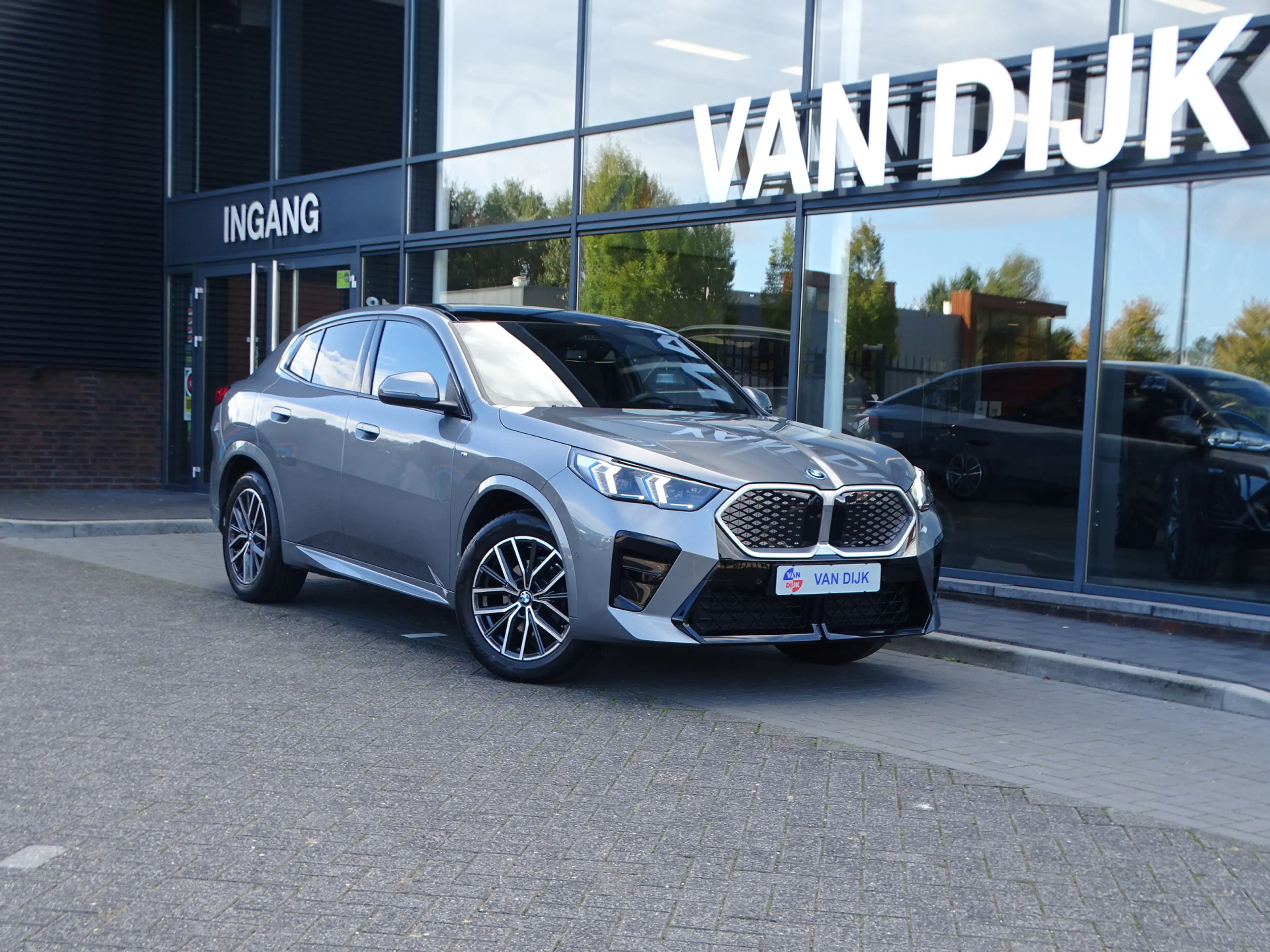 BMW iX2 eDrive20 M Sport Panoramadak Head-Up Harman Kardon — photo 2