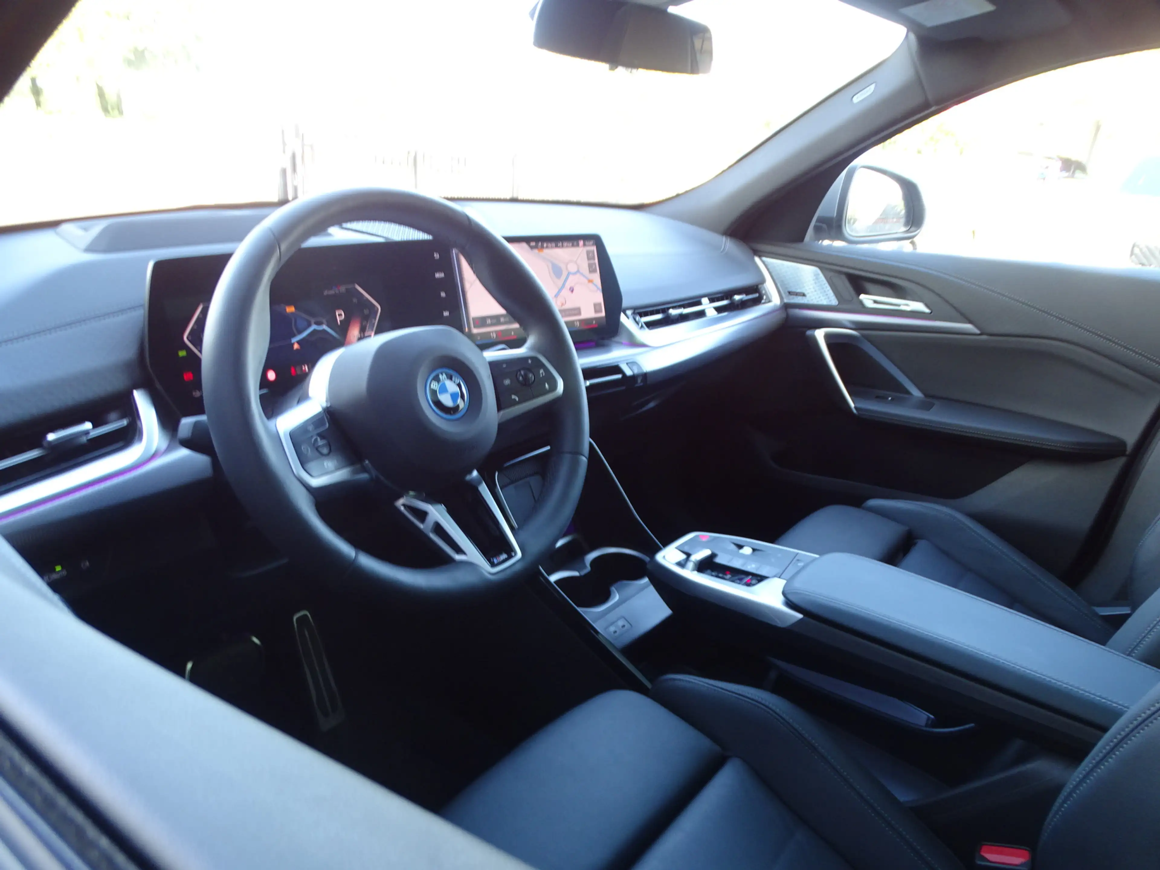 BMW iX2 eDrive20 M Sport Panoramadak Head-Up Harman Kardon — photo 23