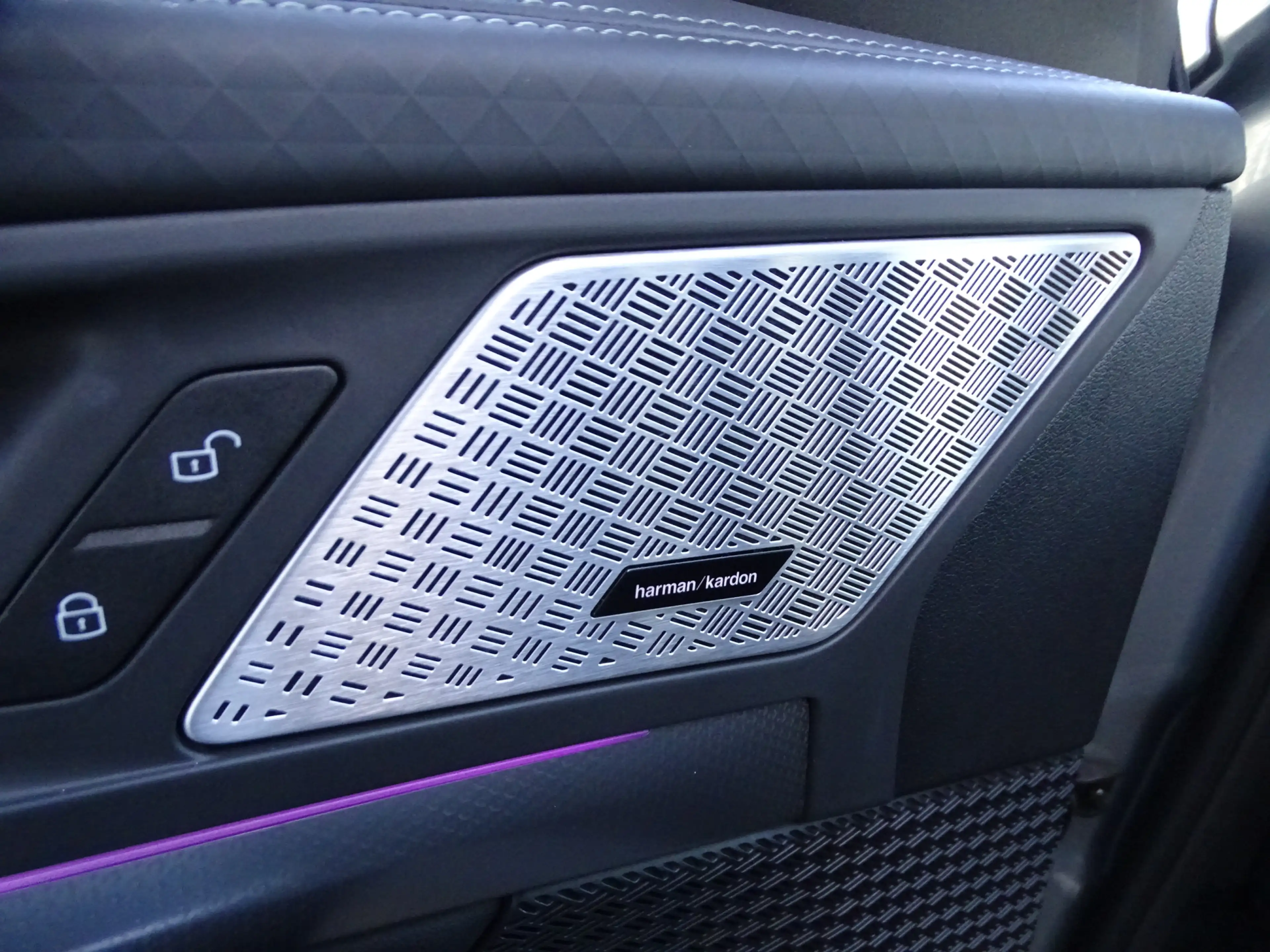 BMW iX2 eDrive20 M Sport Panoramadak Head-Up Harman Kardon — photo 26