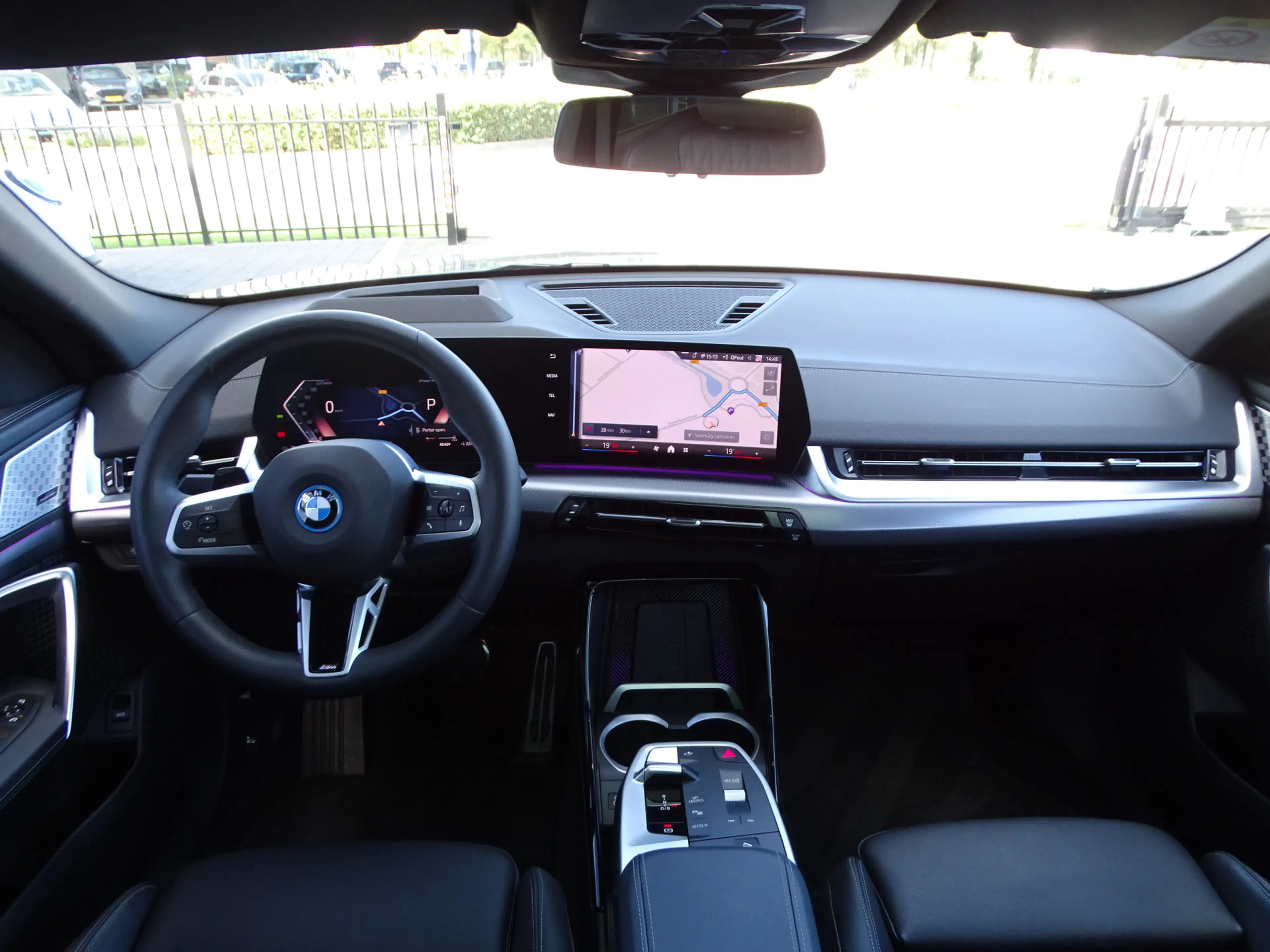 BMW iX2 eDrive20 M Sport Panoramadak Head-Up Harman Kardon — photo 10
