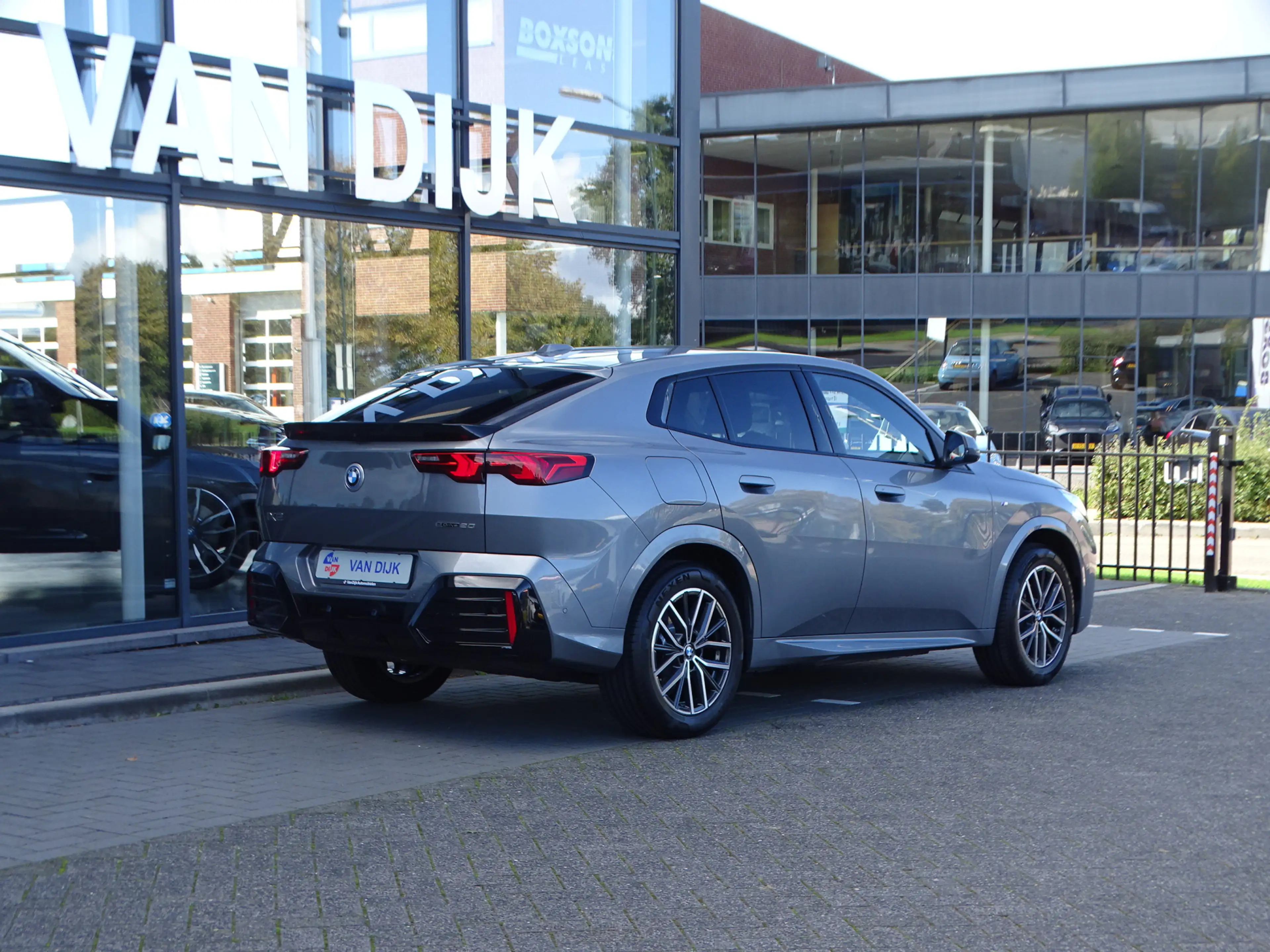 BMW iX2 eDrive20 M Sport Panoramadak Head-Up Harman Kardon — photo 6