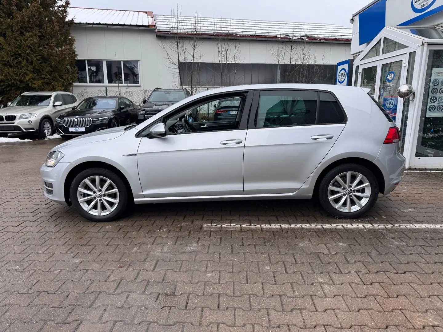 Volkswagen Golf VII Lim. 1.2 TSI Lounge BMT *8fach bereift* Argento - 2