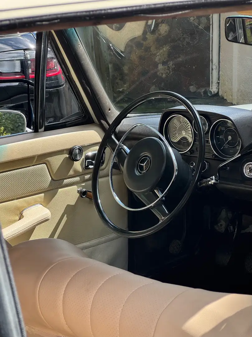 Mercedes-Benz 220 W115 Bílá - 2