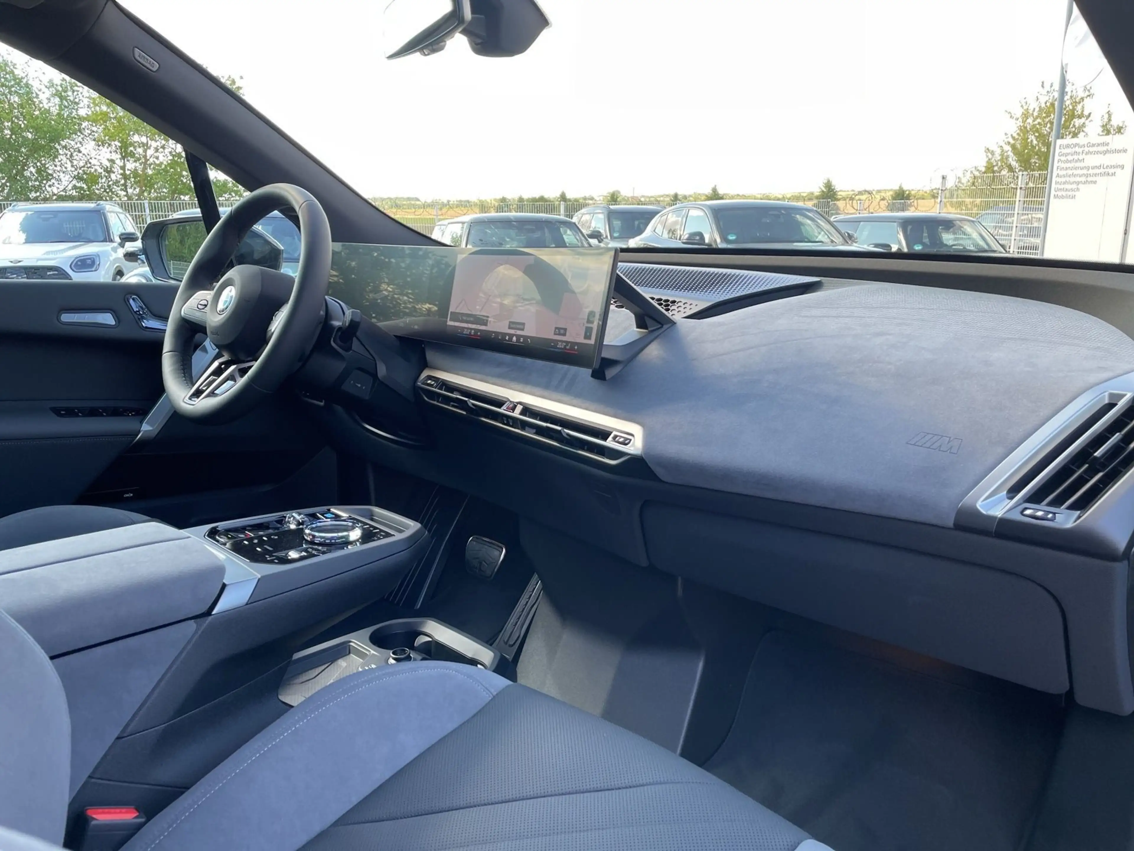 BMW iX xDrive45 M Sport AHK HUD DA Prof UPE:104.815€ — photo 11