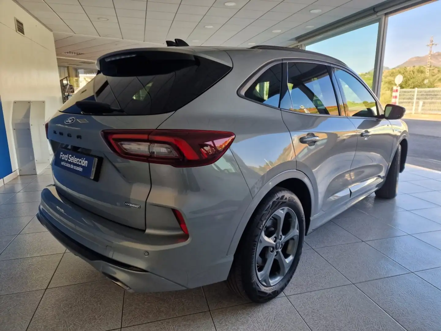 Ford Kuga 2.5 Duratec FHEV ST-Line 4x2 Aut. Gris - 2