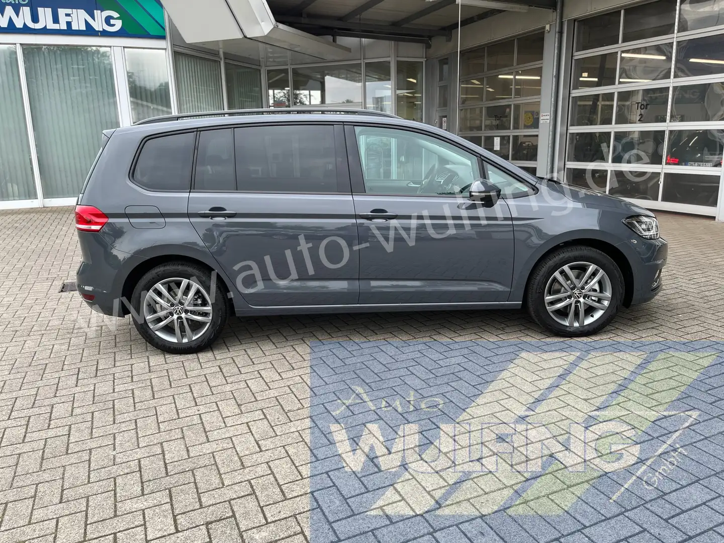 Volkswagen Touran 1.5TSI Comfortline DSG 7-Sitzer Kamera Grau - 2