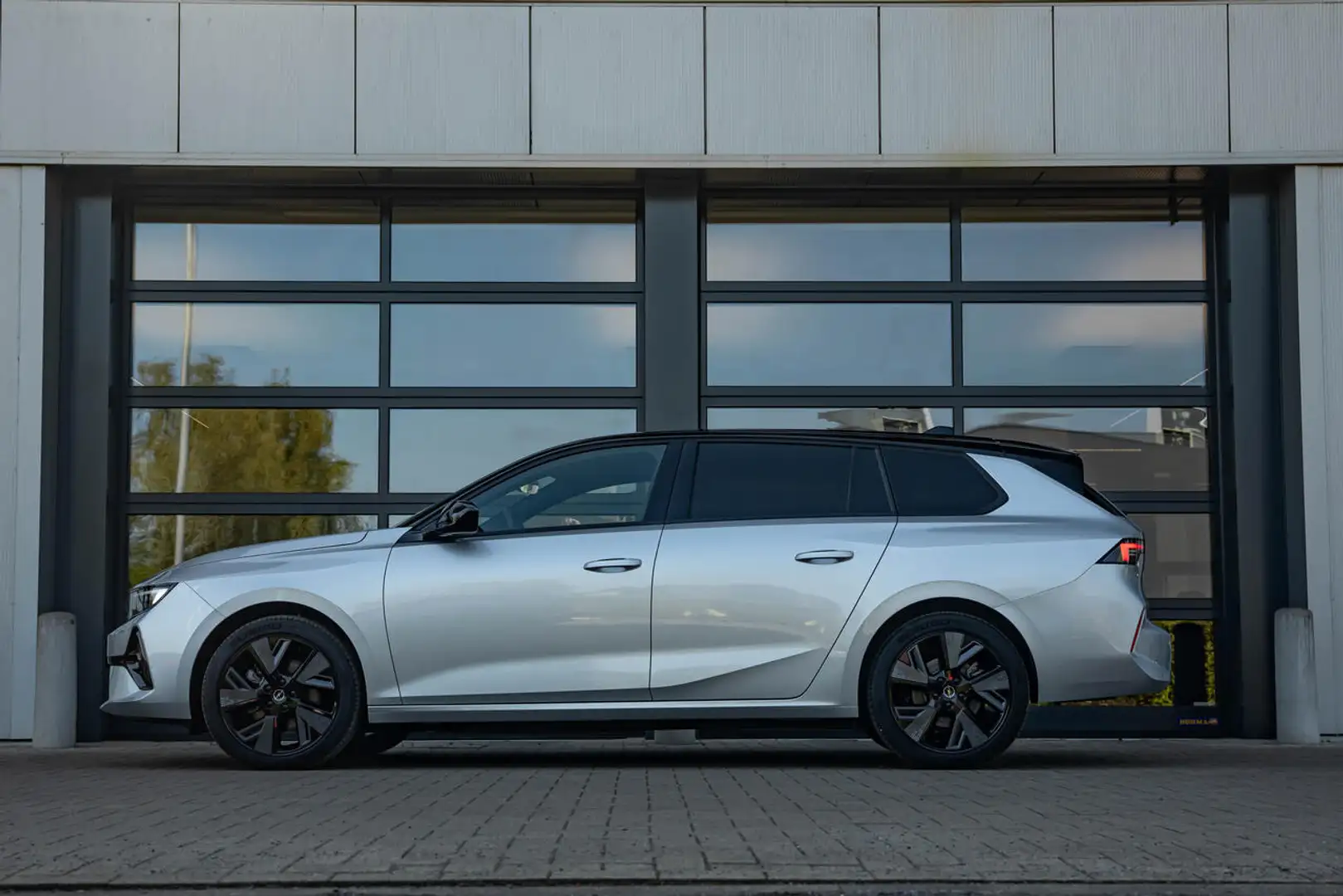 Opel Astra Elektrisch 156pk | GS | Alcantara | Zetelverw. ... Grijs - 2