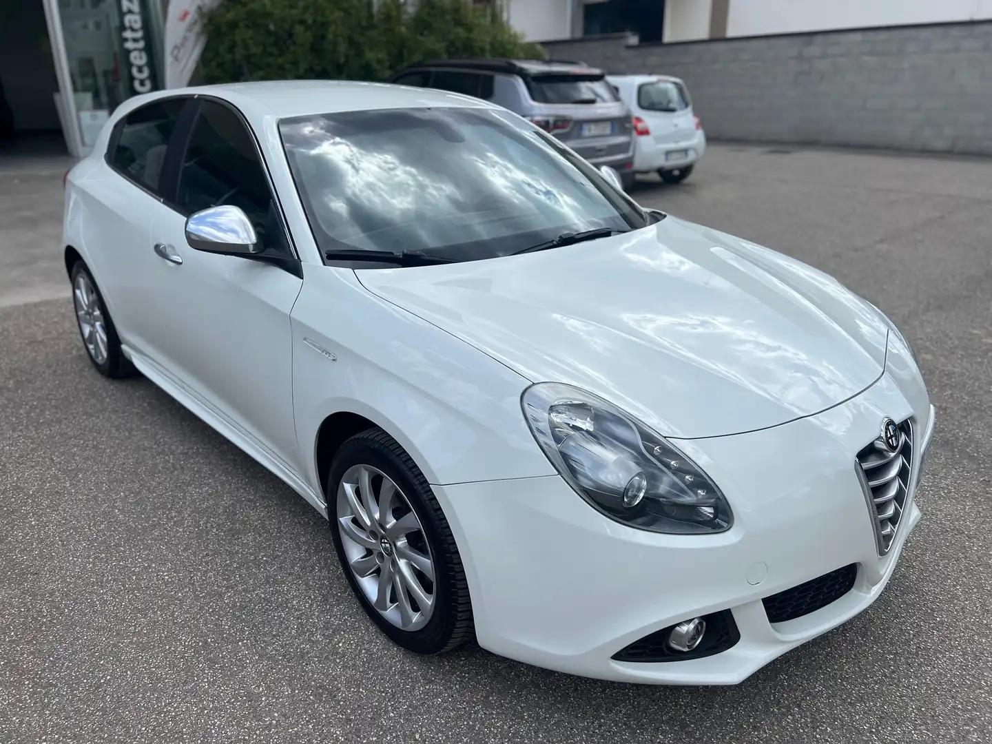 Alfa Romeo Giulietta 1.6 jtdm 105cv DISTINCTIVE E5 NAVI/TEL./PDC PERFF. Wit - 1