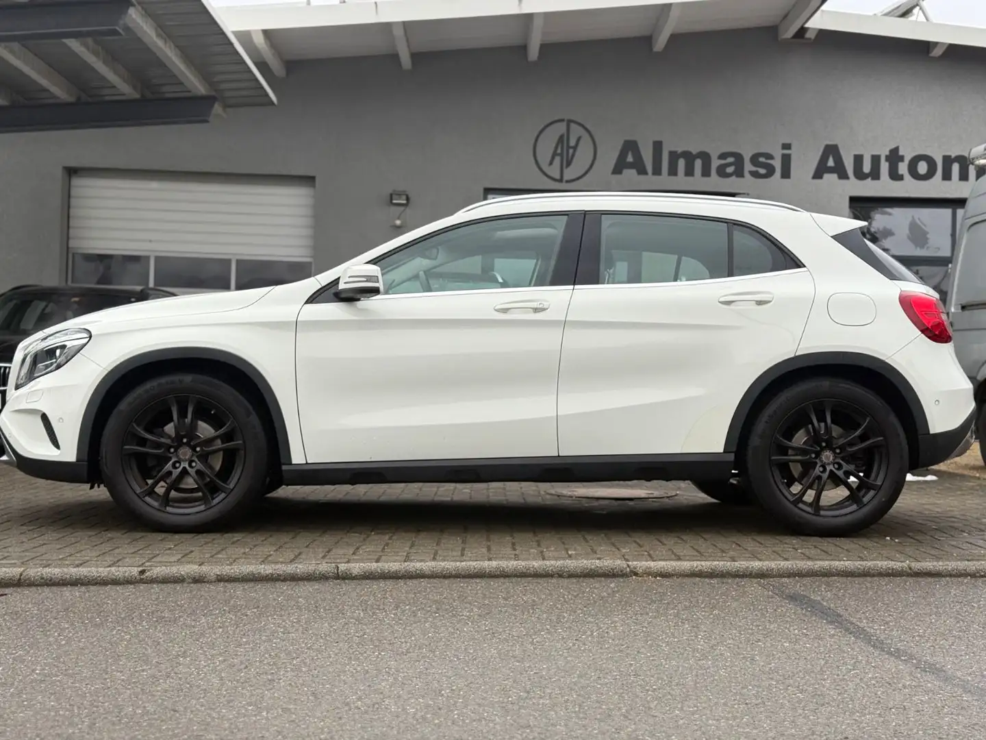 Mercedes-Benz GLA 200 / VOLLLEDER / PANO / LED / SERVICE NEU Blanc - 2