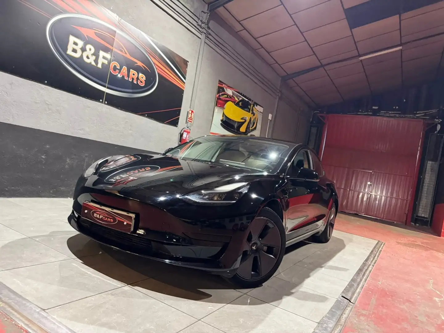 Tesla Model 3 Standard RWD Plus Schwarz - 2