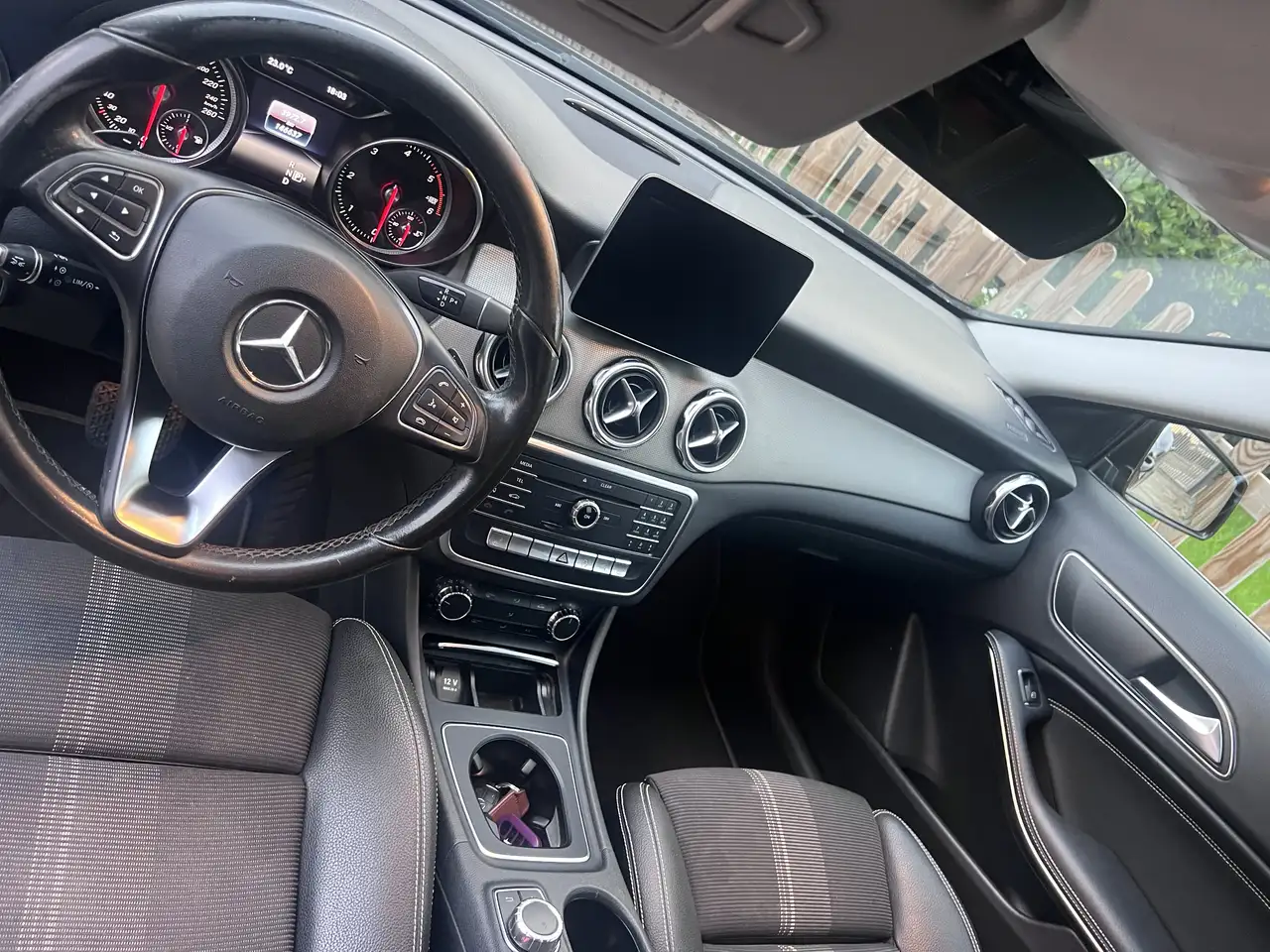 Mercedes-Benz GLA 200