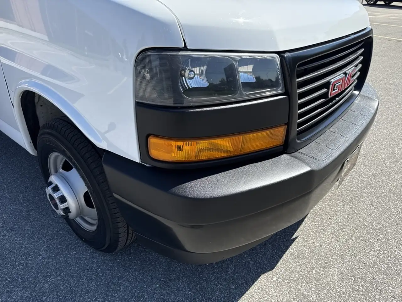 GMC Savana снимка GMC Savana