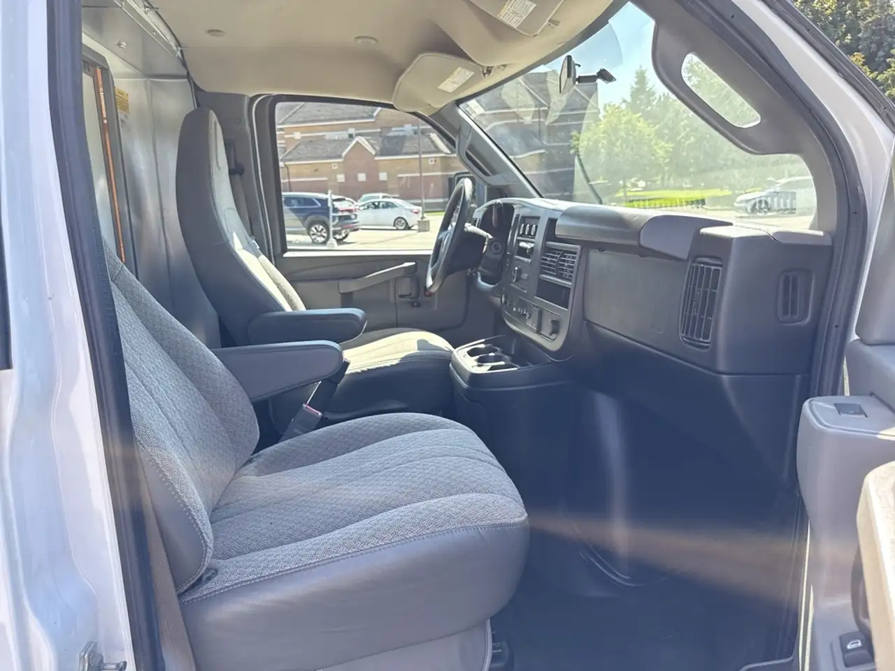 GMC Savana снимка GMC Savana