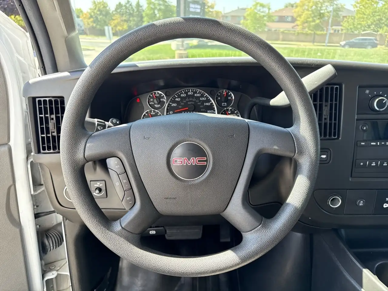GMC Savana снимка GMC Savana