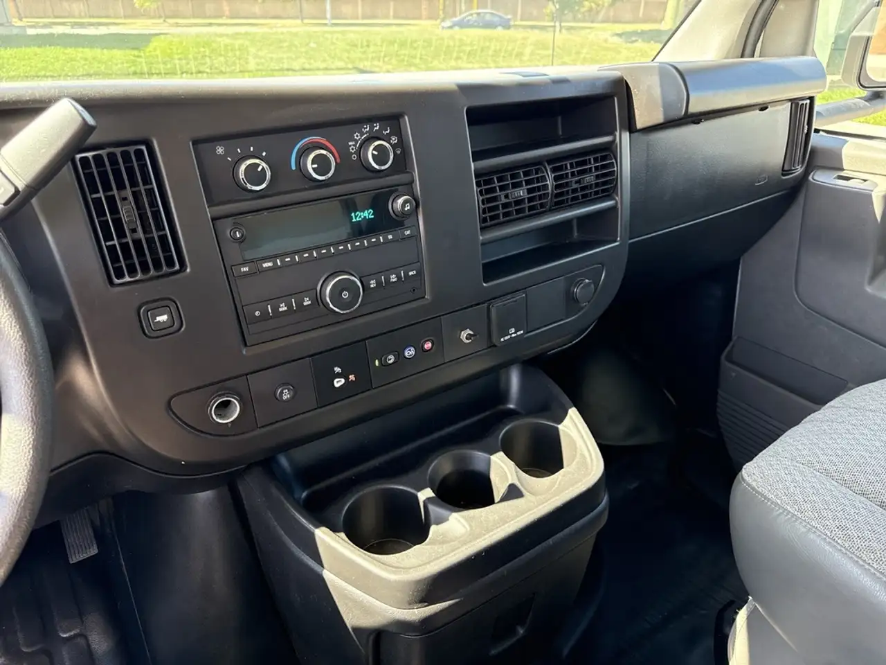 GMC Savana снимка GMC Savana