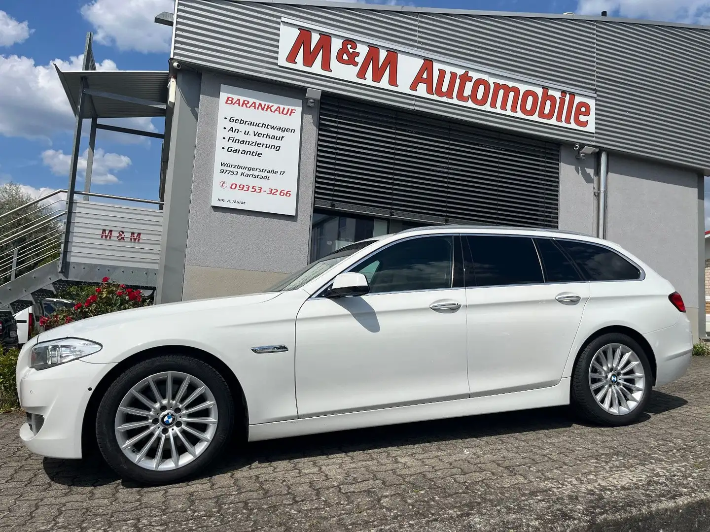 BMW 525 d Sport-Aut. *PANO+Soft-Cl.+HUD+Sitzbel.+AHK* Blanc - 1