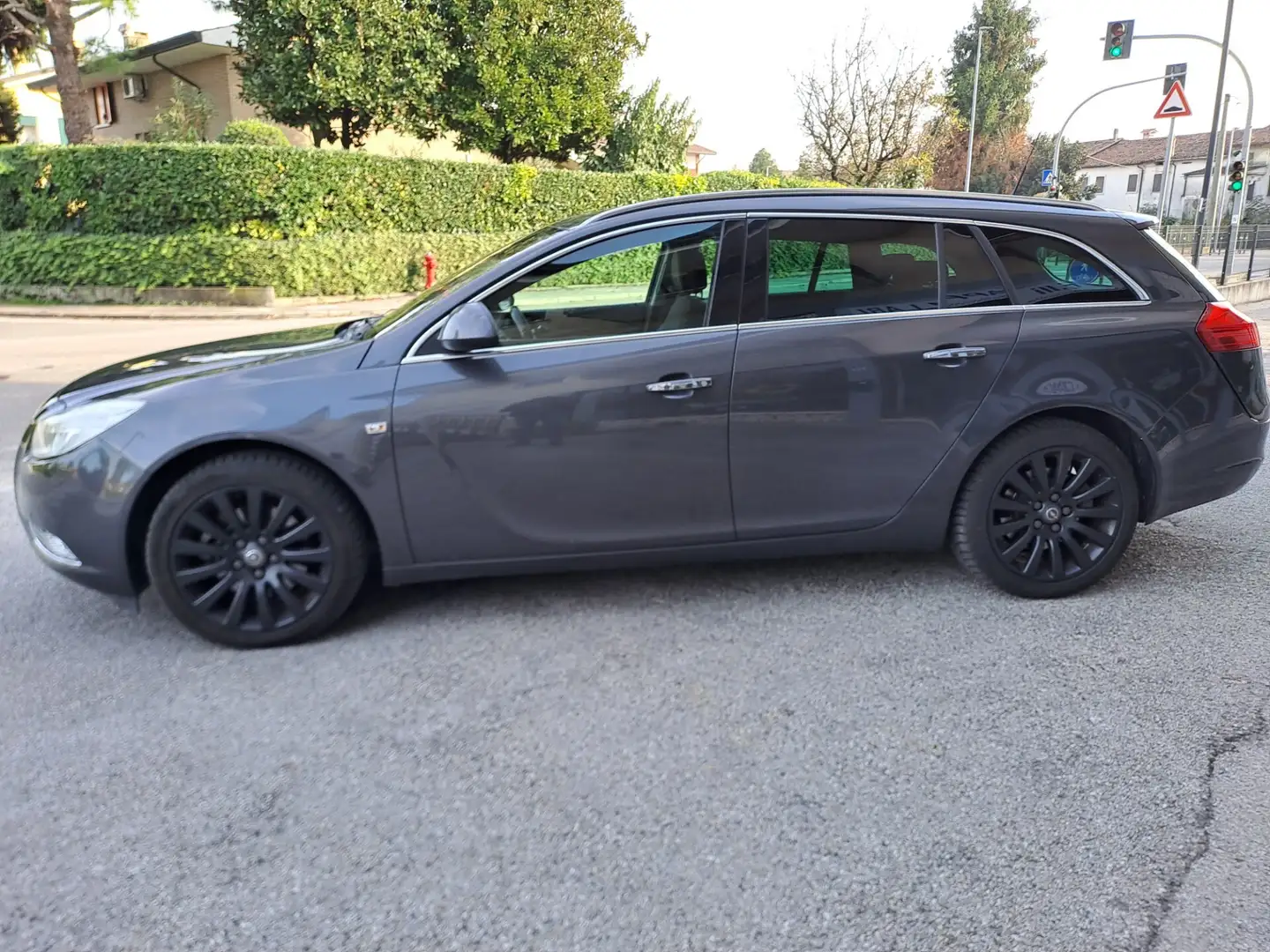Opel Insignia 2.0 CDTI Sports Tourer Cosmo Grigio - 2