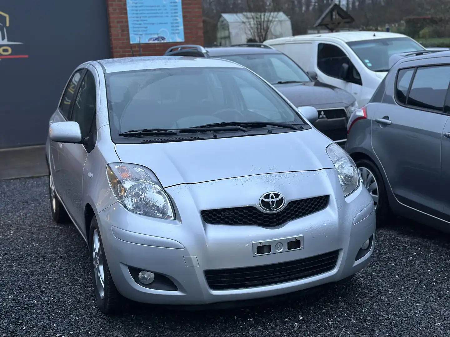 Toyota Yaris 1.3i VVT-i 16v Connected - 1