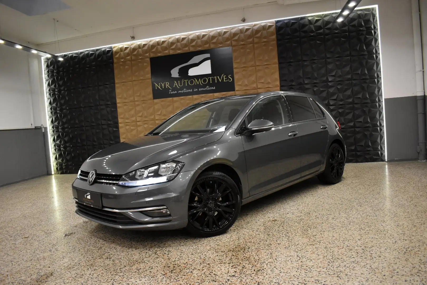 Volkswagen Golf 1.0 TSI FACELIFT, VIRTUAL, GTI HECK, ACC, CARPLAY Grijs - 1