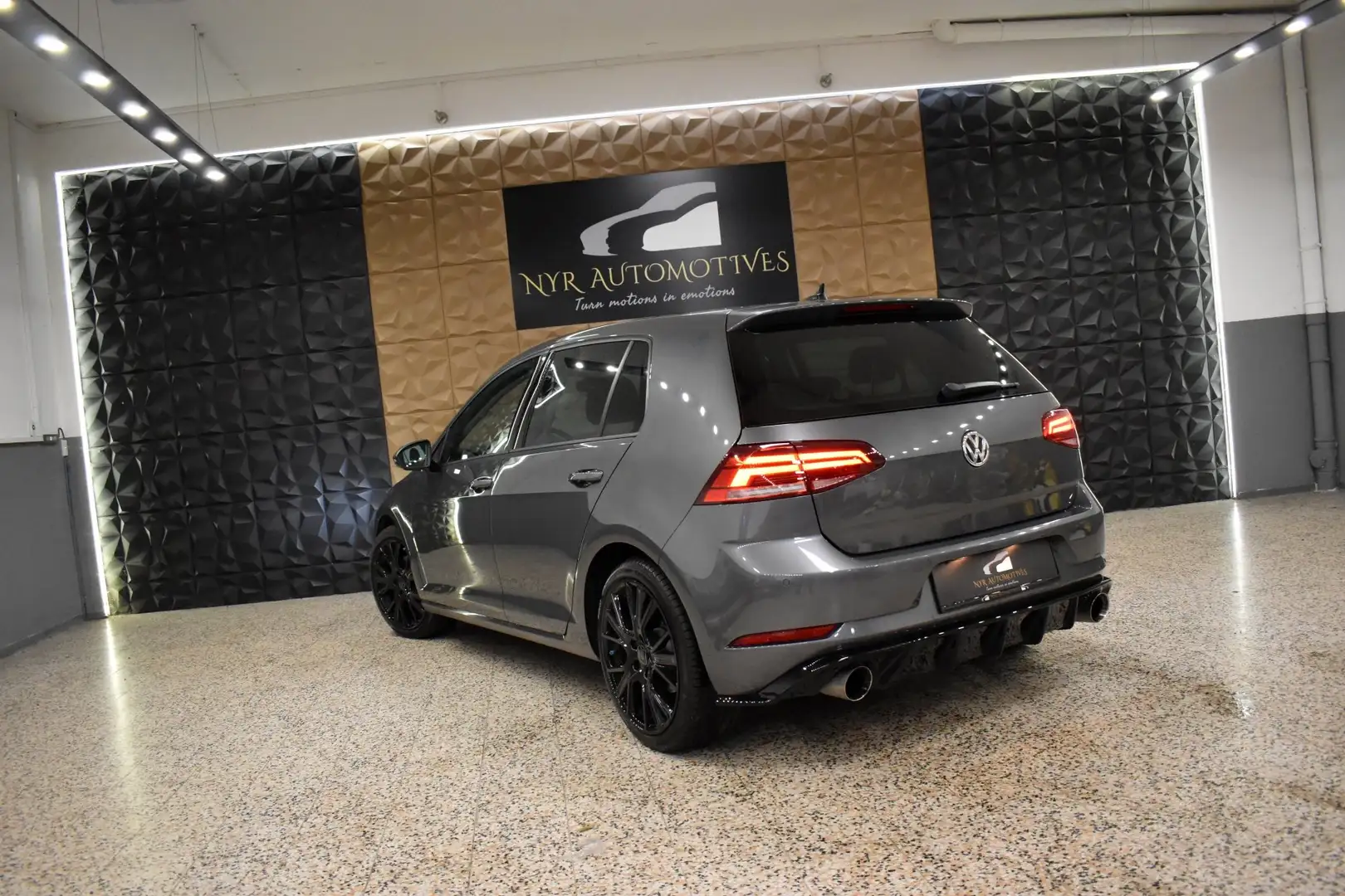 Volkswagen Golf 1.0 TSI FACELIFT, VIRTUAL, GTI HECK, ACC, CARPLAY Grijs - 2