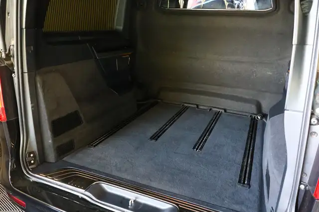 Mercedes-Benz V-Class view 13