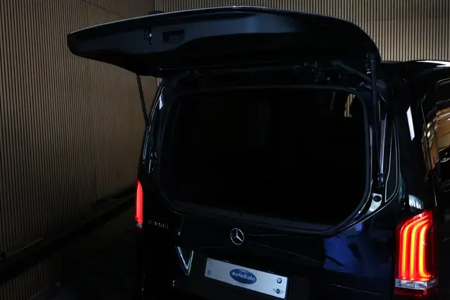 Mercedes-Benz V-Class view 15