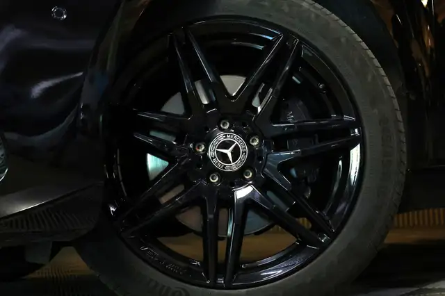 Mercedes-Benz V-Class view 5