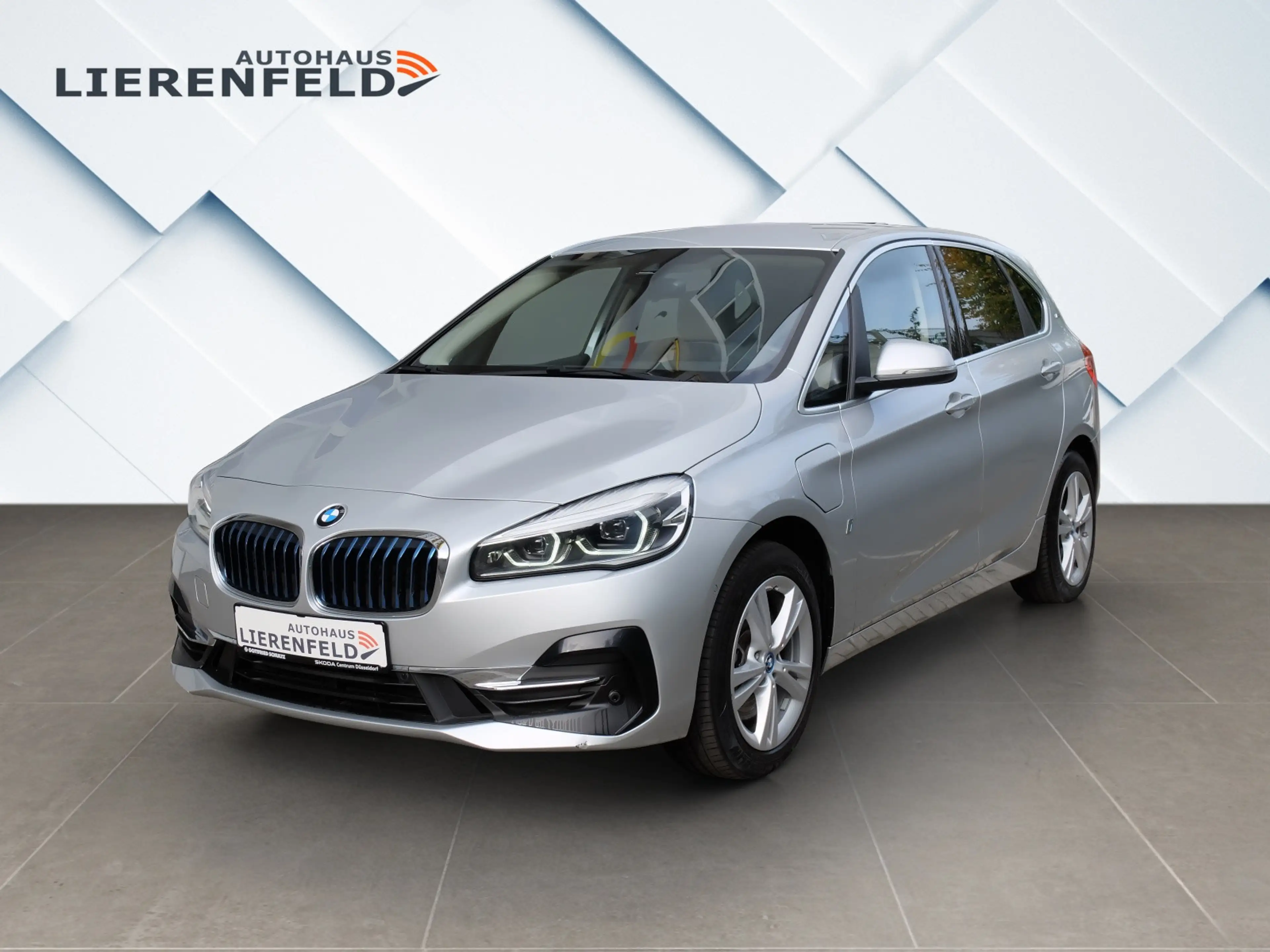 BMW 225 xe Luxury Line aus 1.Hand