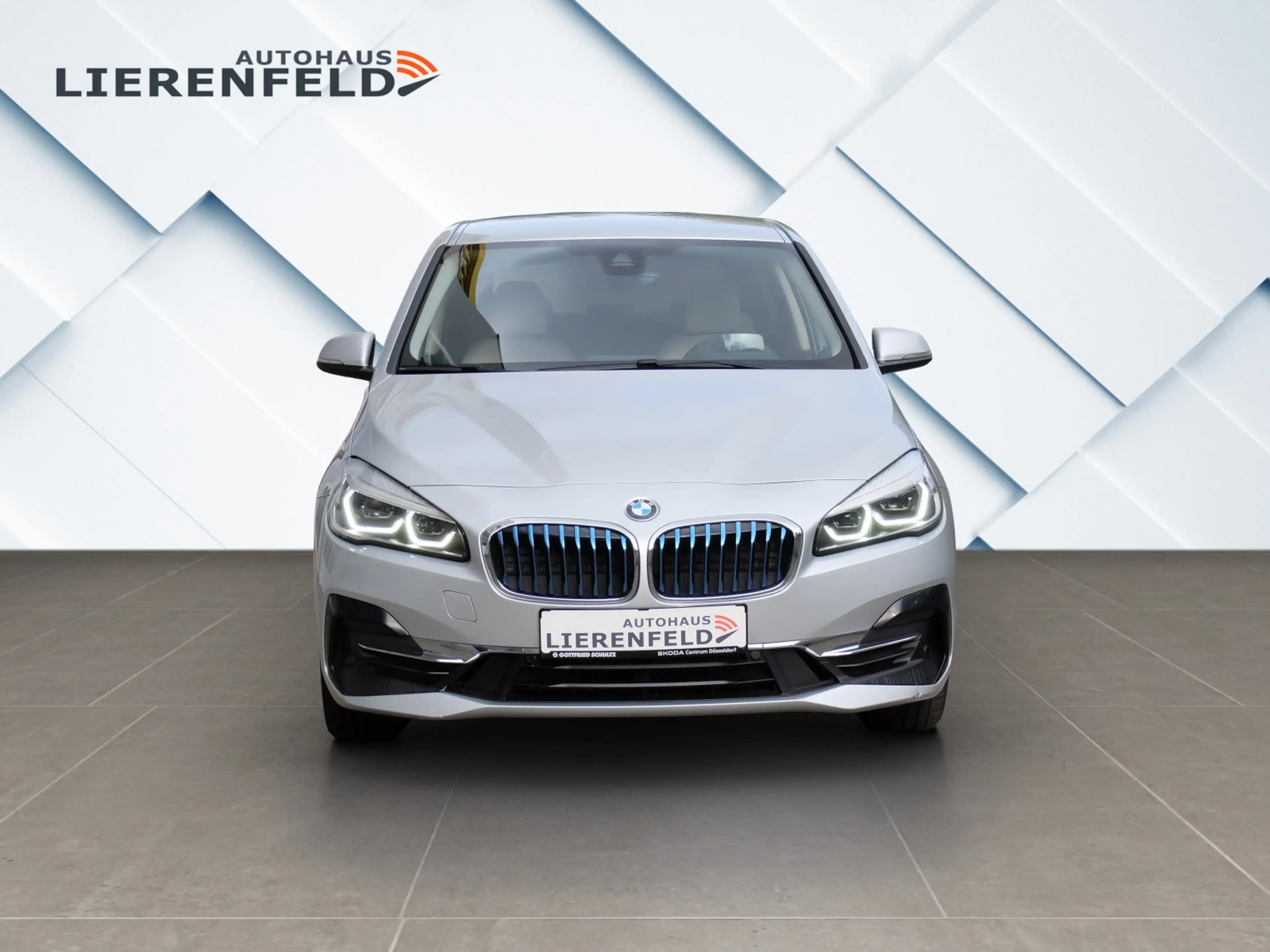 BMW 225 xe Luxury Line aus 1.Hand — photo 4
