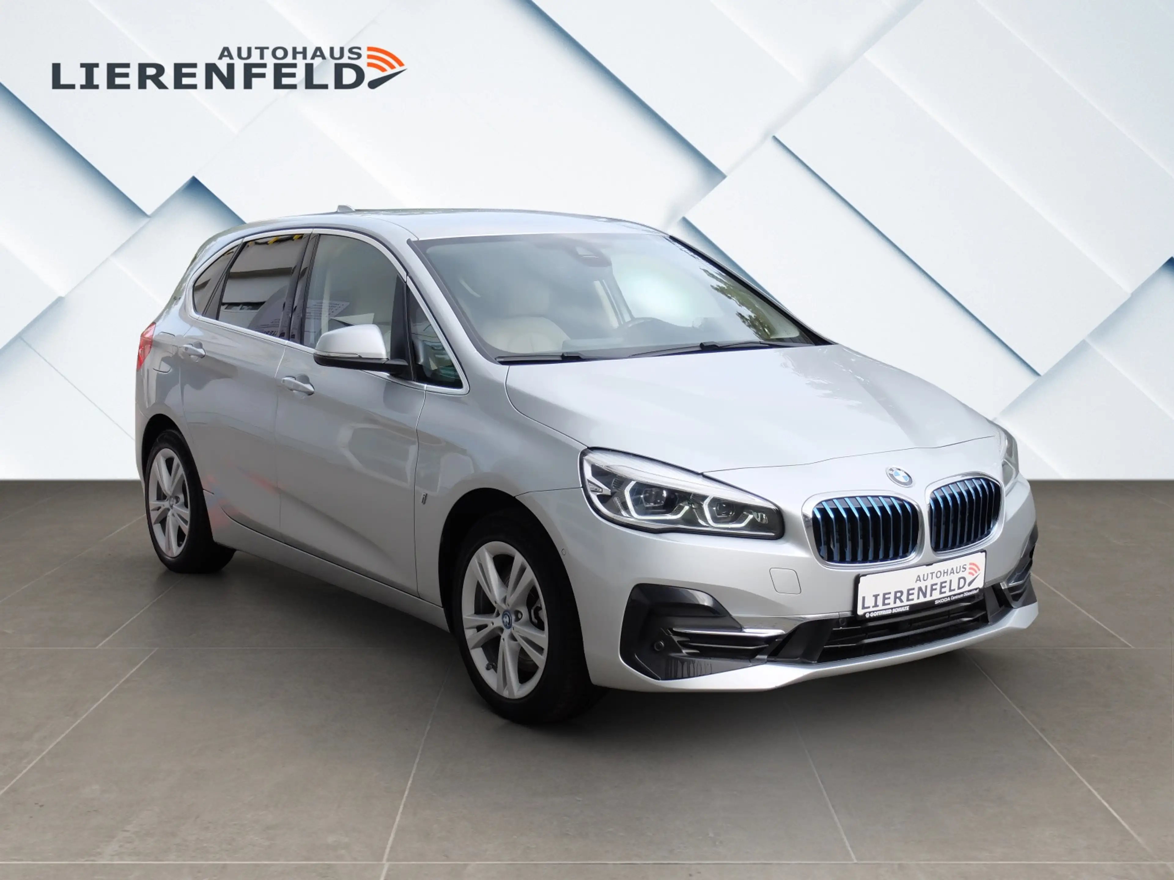 BMW 225 xe Luxury Line aus 1.Hand — photo 2