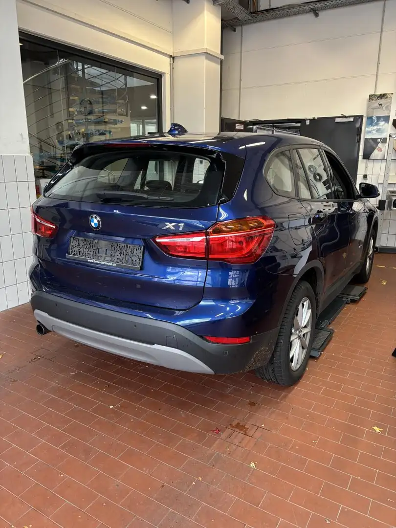 BMW X1 sDrive18i Advantage + GARANTIE Blauw - 2