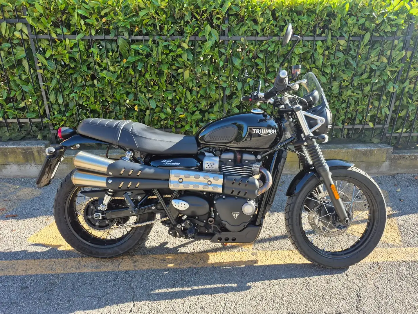 Triumph Street Scrambler 900 Чорний - 1