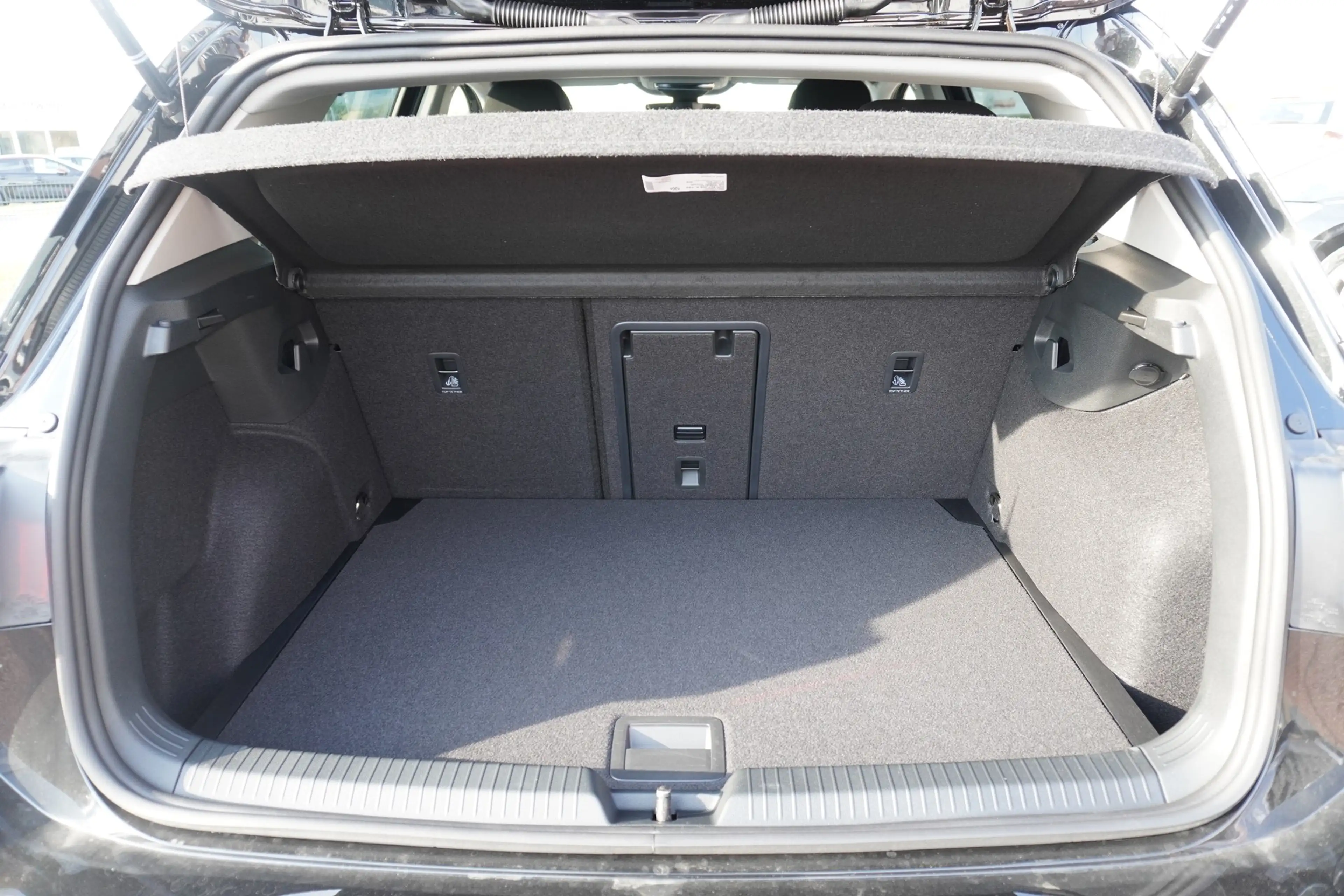 Volkswagen Golf VIII 1.5 TSI LED ACC Kamera — photo 8