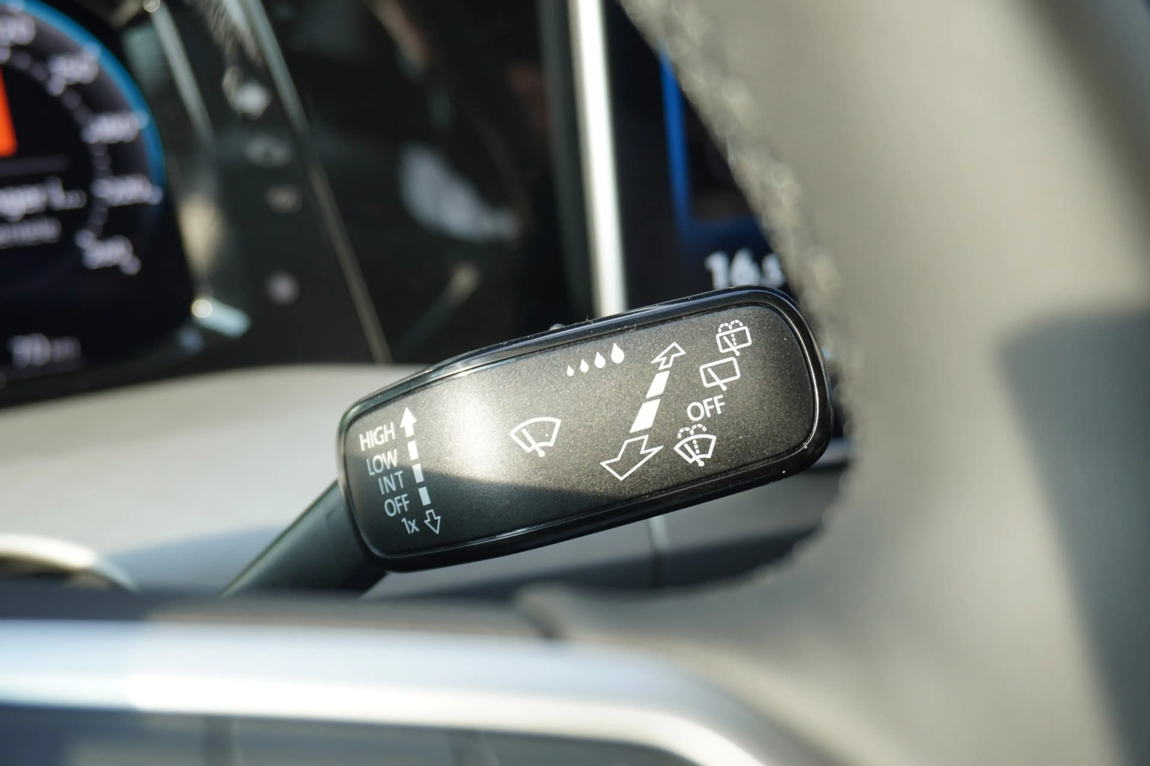 Volkswagen Golf VIII 1.5 TSI LED ACC Kamera — photo 21