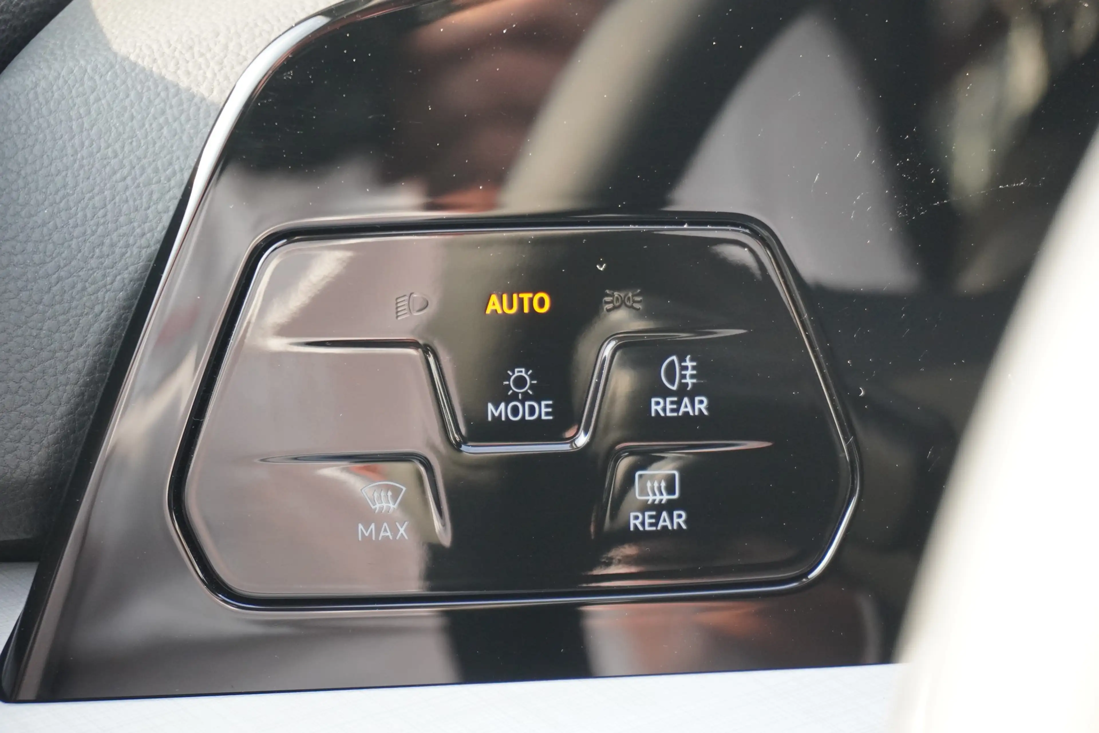 Volkswagen Golf VIII 1.5 TSI LED ACC Kamera — photo 14