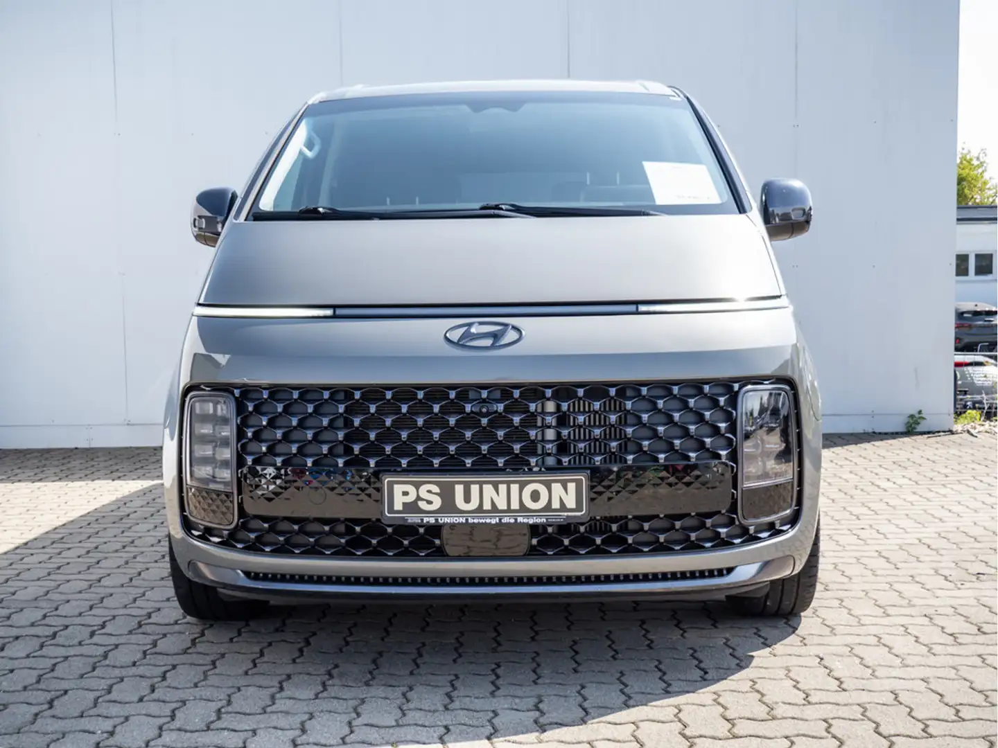 Hyundai STARIA 2.2 Signature 2WD ACC LED PANO 360° Gris - 2