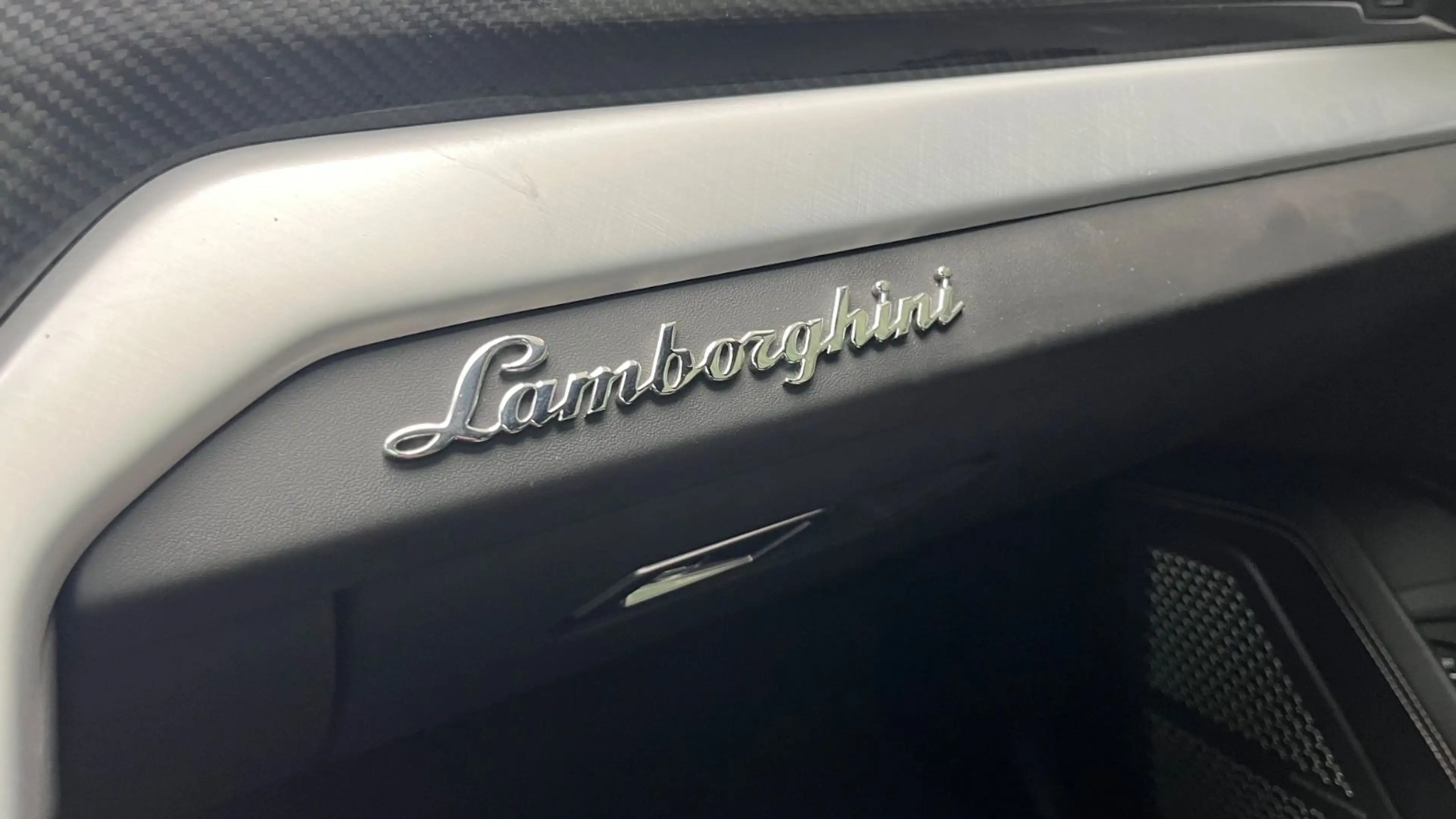 Lamborghini Urus PerformanceOptik *23" Airokit Tieferlegung — photo 21