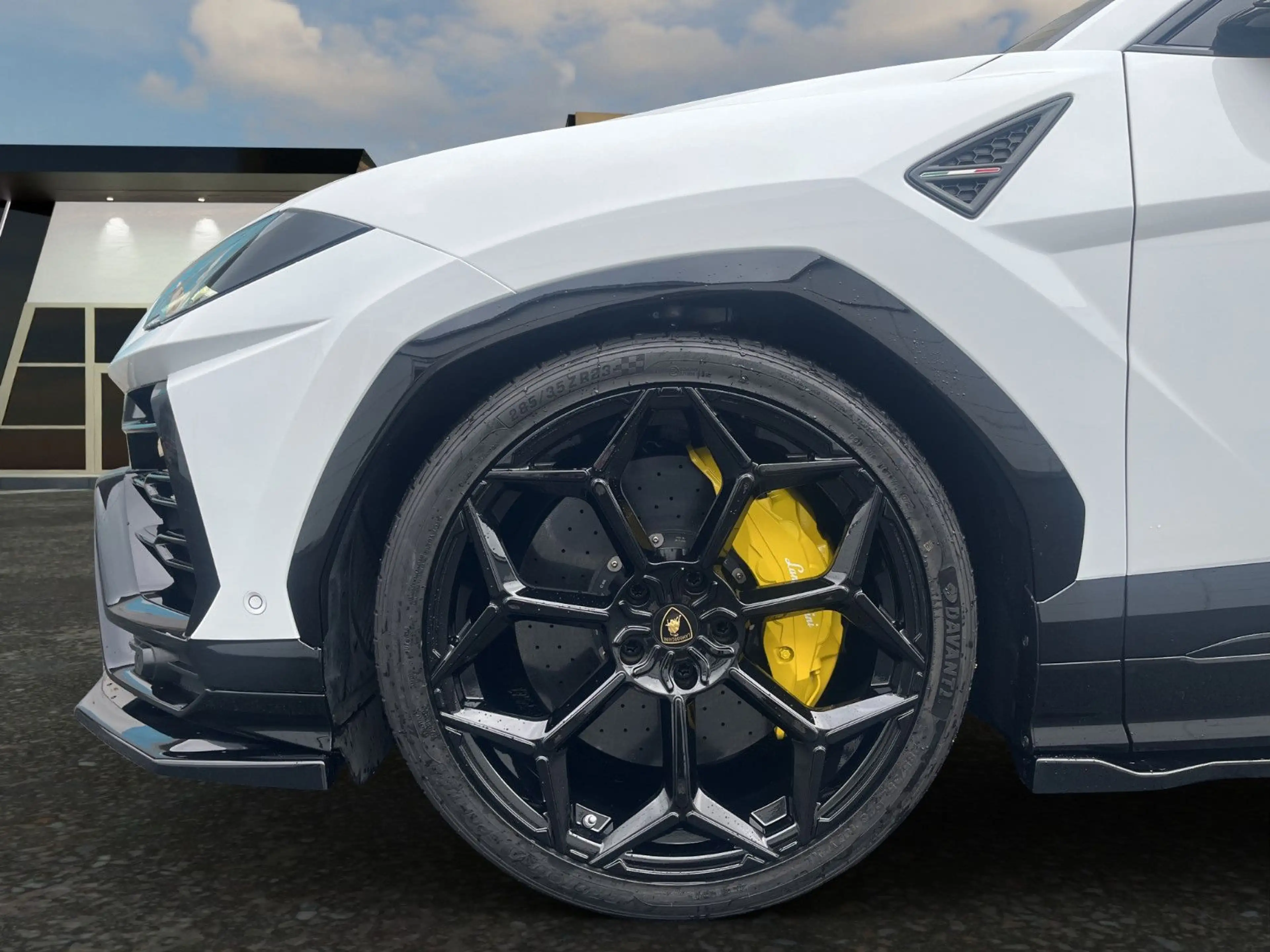 Lamborghini Urus PerformanceOptik *23" Airokit Tieferlegung — photo 20