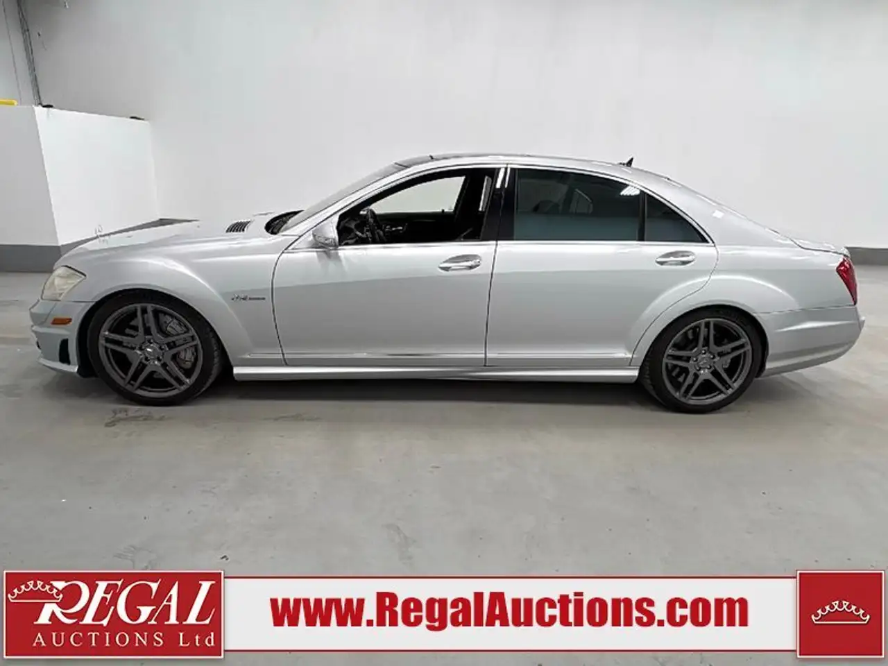 Mercedes-Benz S-Class снимка Mercedes-Benz S-Class